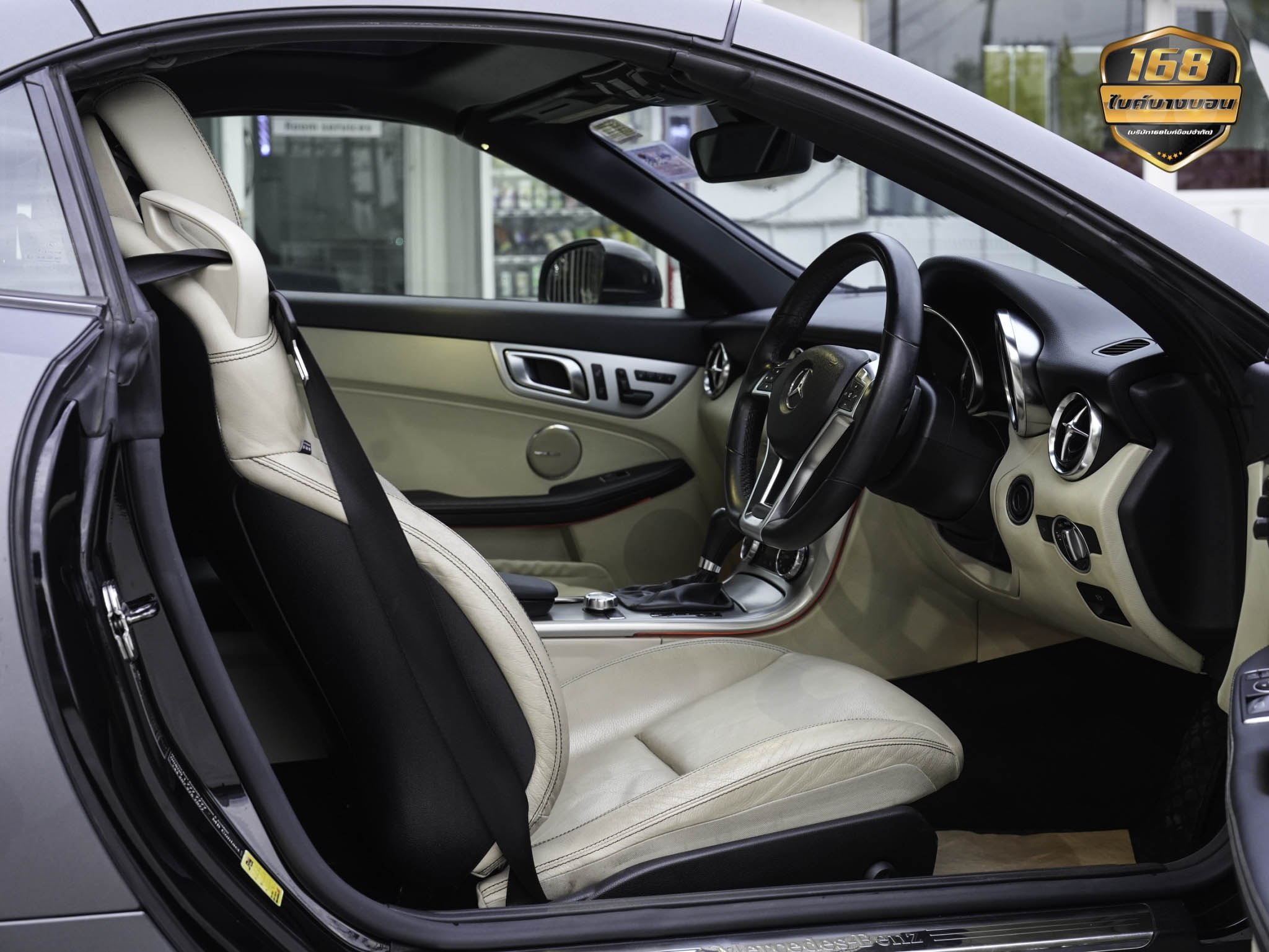 Mercedes-Benz SLK200 Kompressor (R172) จดปี 2015 ดาวห์เริ่มต้นที่ 49,000 บ.