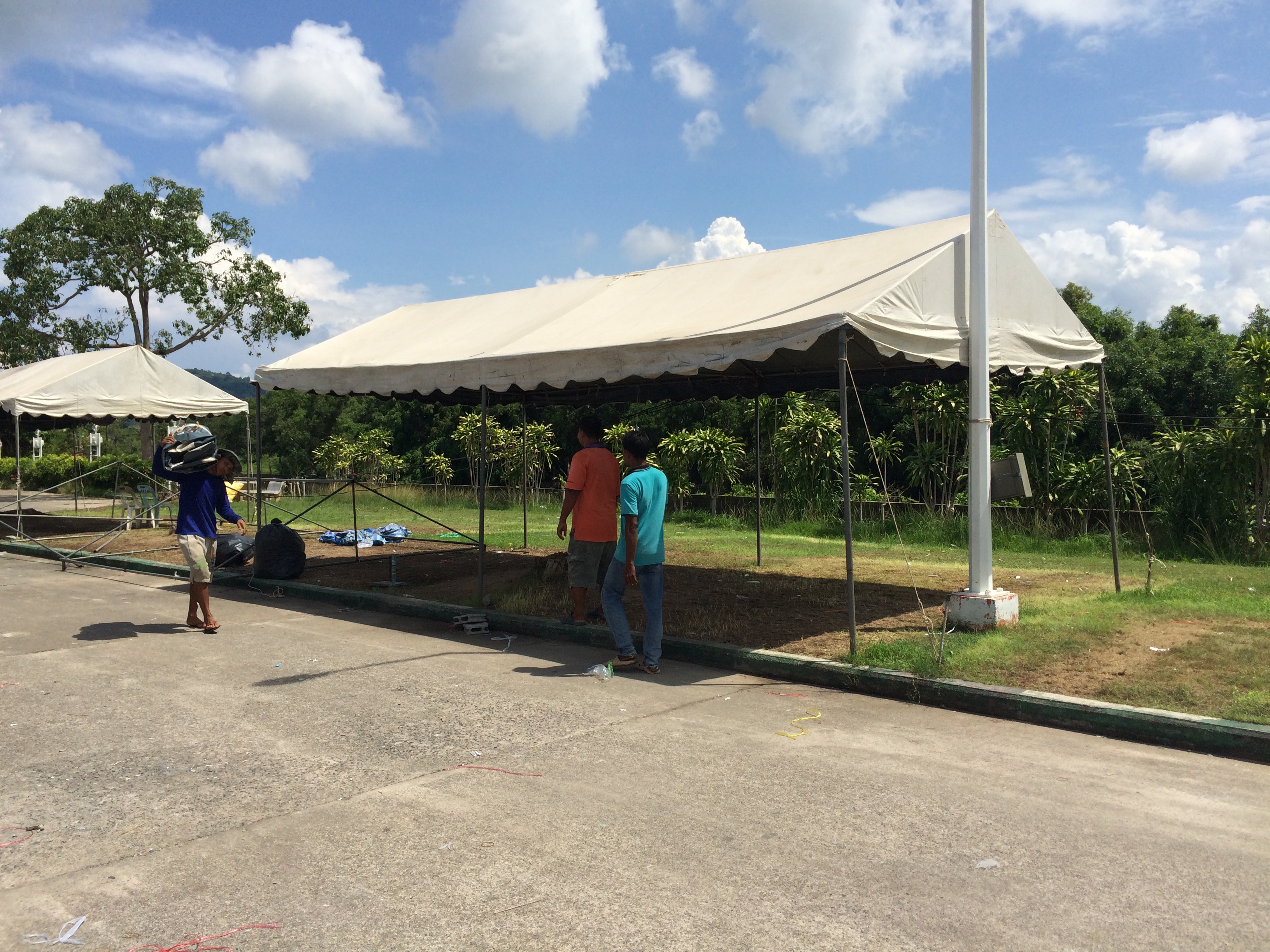 เต็นท์เช่าขนาดกว้าง4ยาว8เมตร(4x8) ทรงจั่วสีขาวเหมาะสำหรับใช้งานระยะยาว