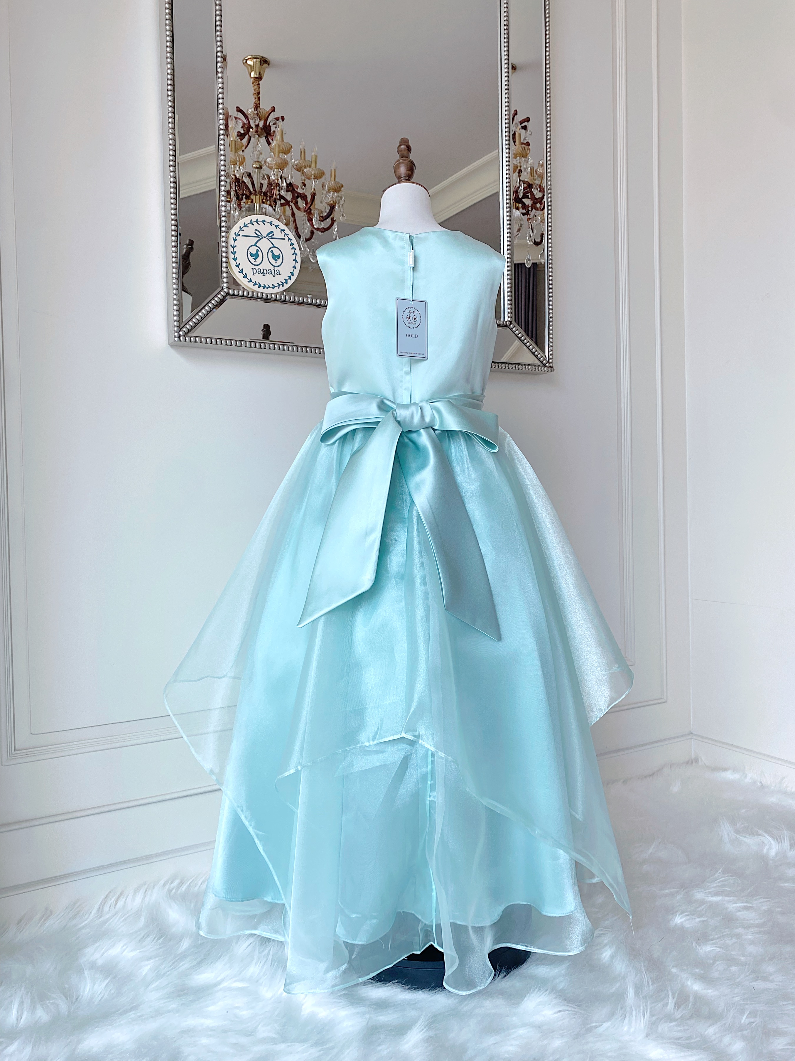 เดรสออกงานราตรียาวแขนกุด สีเขียวมิ้นท์พาสเทล (งานไฮพรีเมี่ยม) ดีเทลลายปักเพชรหนามเตยรูปริบบิ้นที่ช่วงเอว