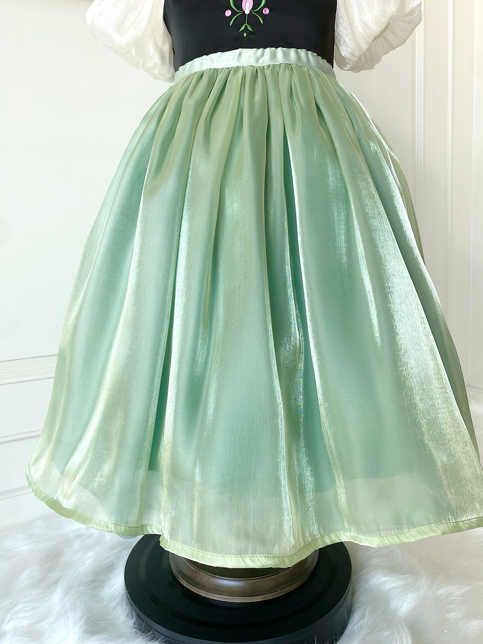 ชุดเจ้าหญิงอันนากระโปรงเขียวอ่อน รุ่นคลาสสิค งานสวยหรู