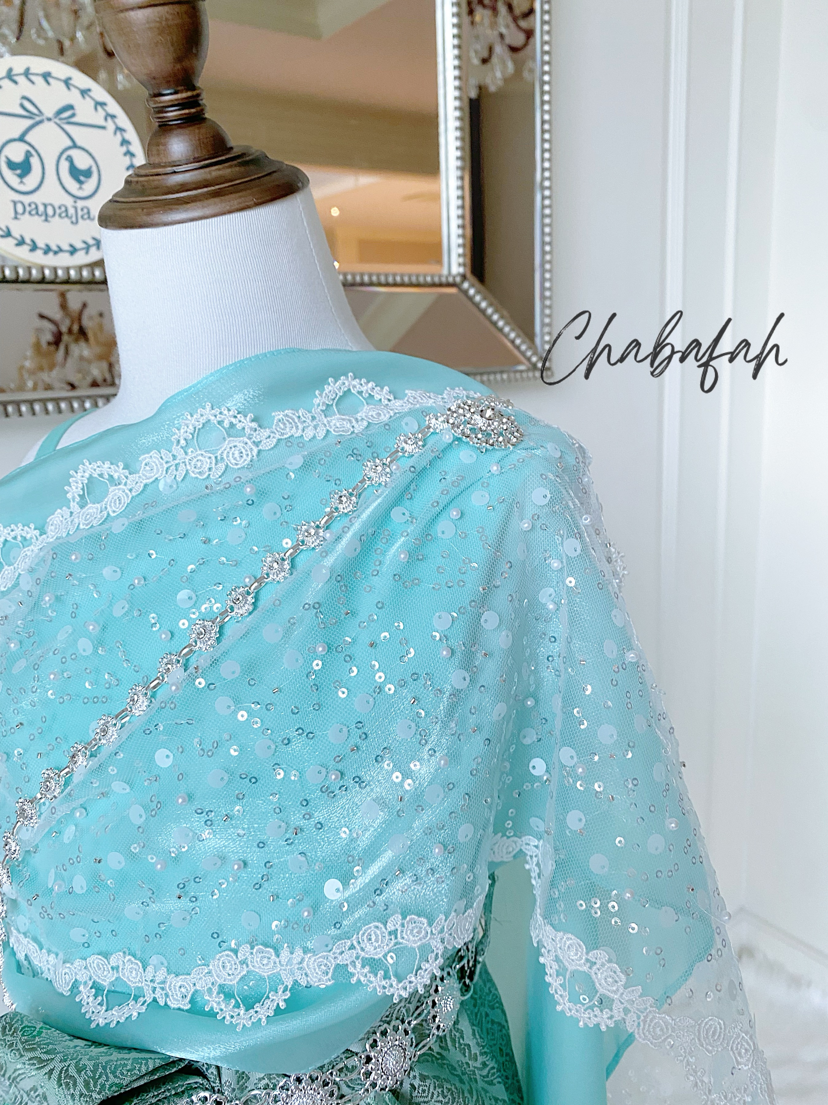 เดรสชุดไทยสไบเฉียง สีเขียวมิ้นท์ แบรนด์ Chabafah พร้อมเครื่องประดับ 3 ชิ้น