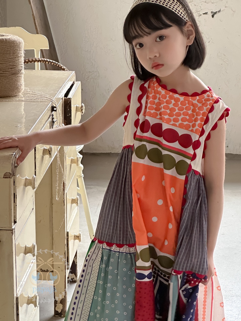 เดรสยาวแขนกุดลายกราฟฟิคเรโทร สีสันสดใส