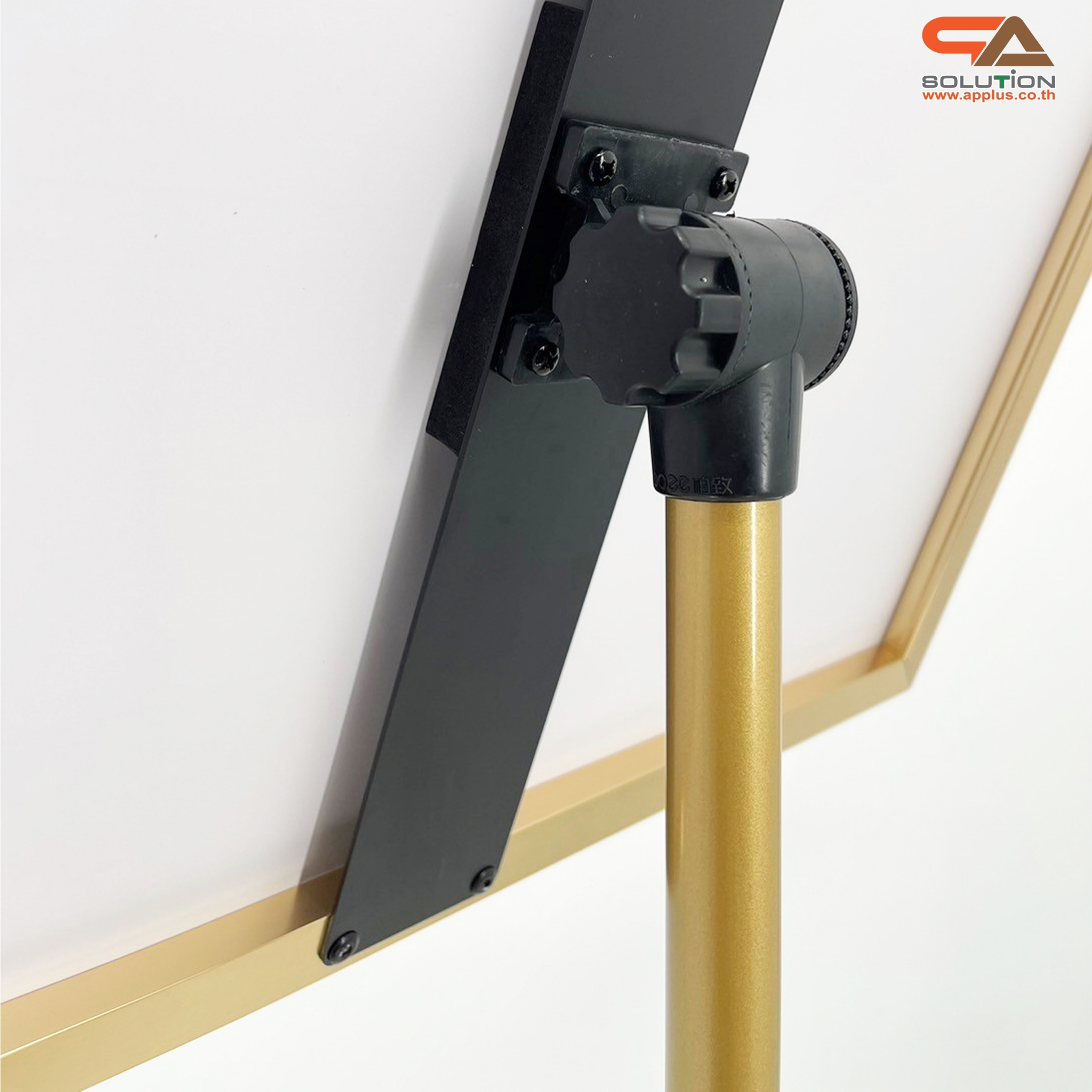 โปสเตอร์สแตนด์ ขนาด 40x60 cm. สีทอง ฐานกลม เสาเดี่ยว สอดภาพจากด้านข้าง เปลี่ยนมุมเอน ปรับแนวตั้ง-แนวนอนได้