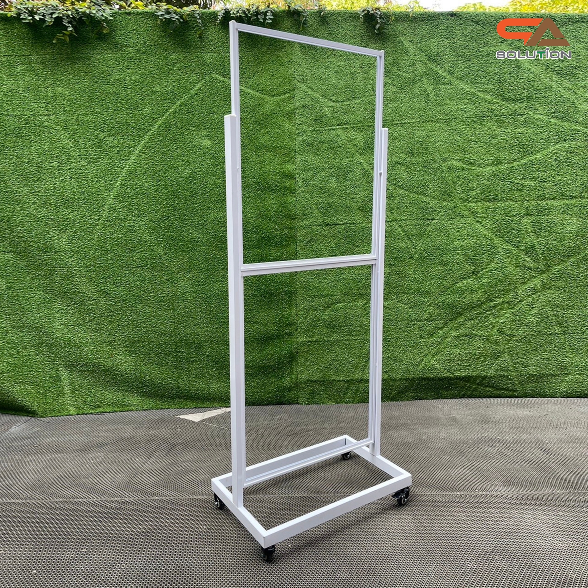 ป้ายตั้งพื้นเหล็ก กรอบคู่ สีขาว มีล้อ (W) 58 × (L) 73 x (H) 160 cm. สอดงานด้านบน โชว์ภาพ2ด้าน ถอดประกอบได้