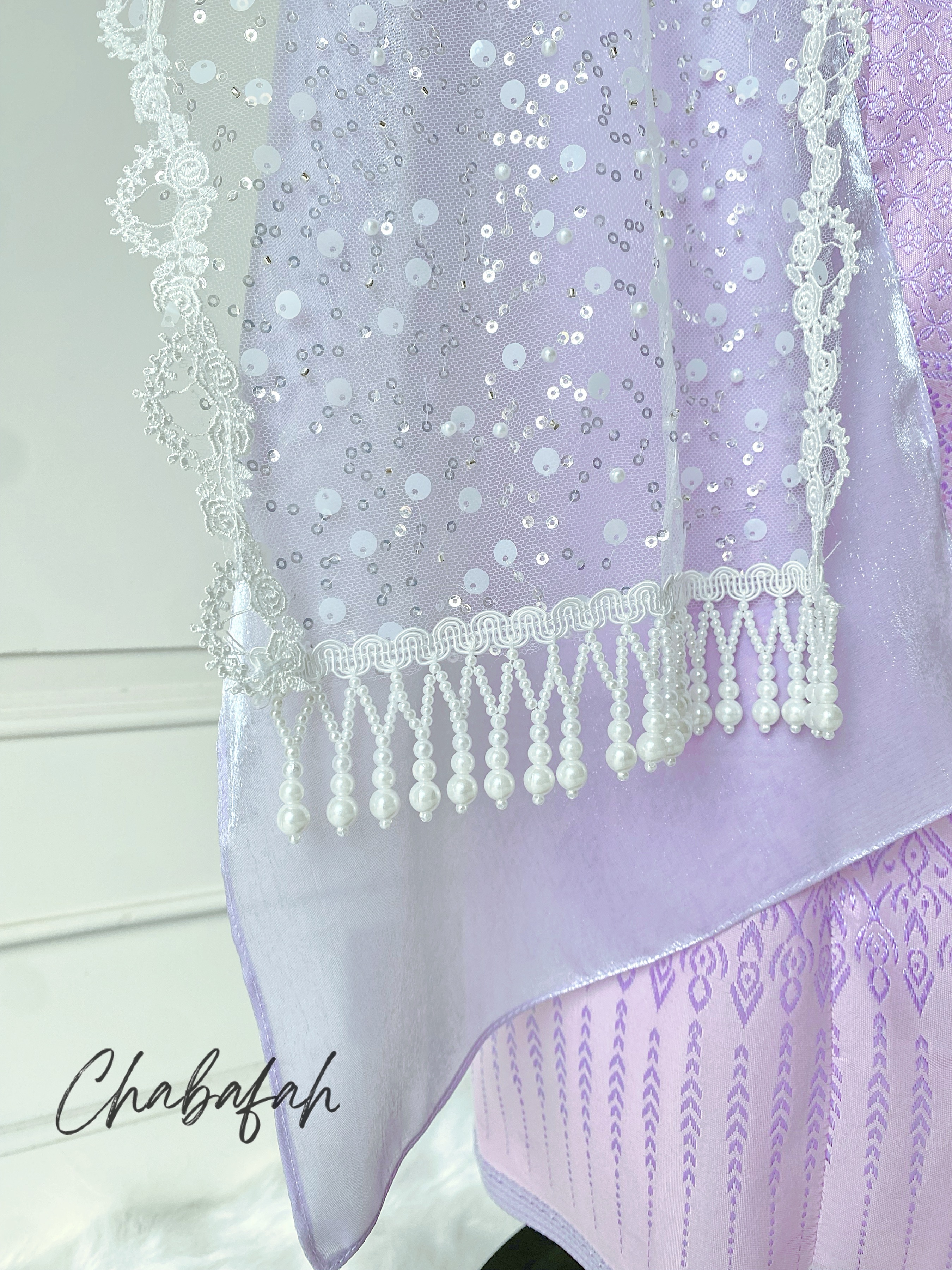 เดรสชุดไทยสไบเฉียง สีม่วงพาสเทล แบรนด์ Chabafah พร้อมเครื่องประดับ 3 ชิ้น