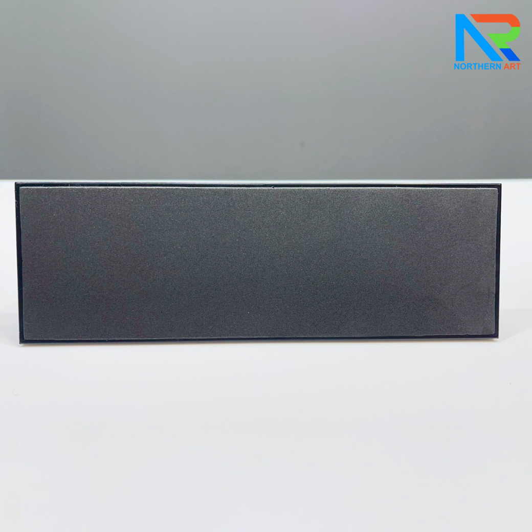 ป้ายชื่อตั้งโต๊ะ สีดำ ขนาด (W)21 x (D)7 x(H)11.5 โชว์งานพิมพ์ได้ 2 หน้า ถอดประกอบได้