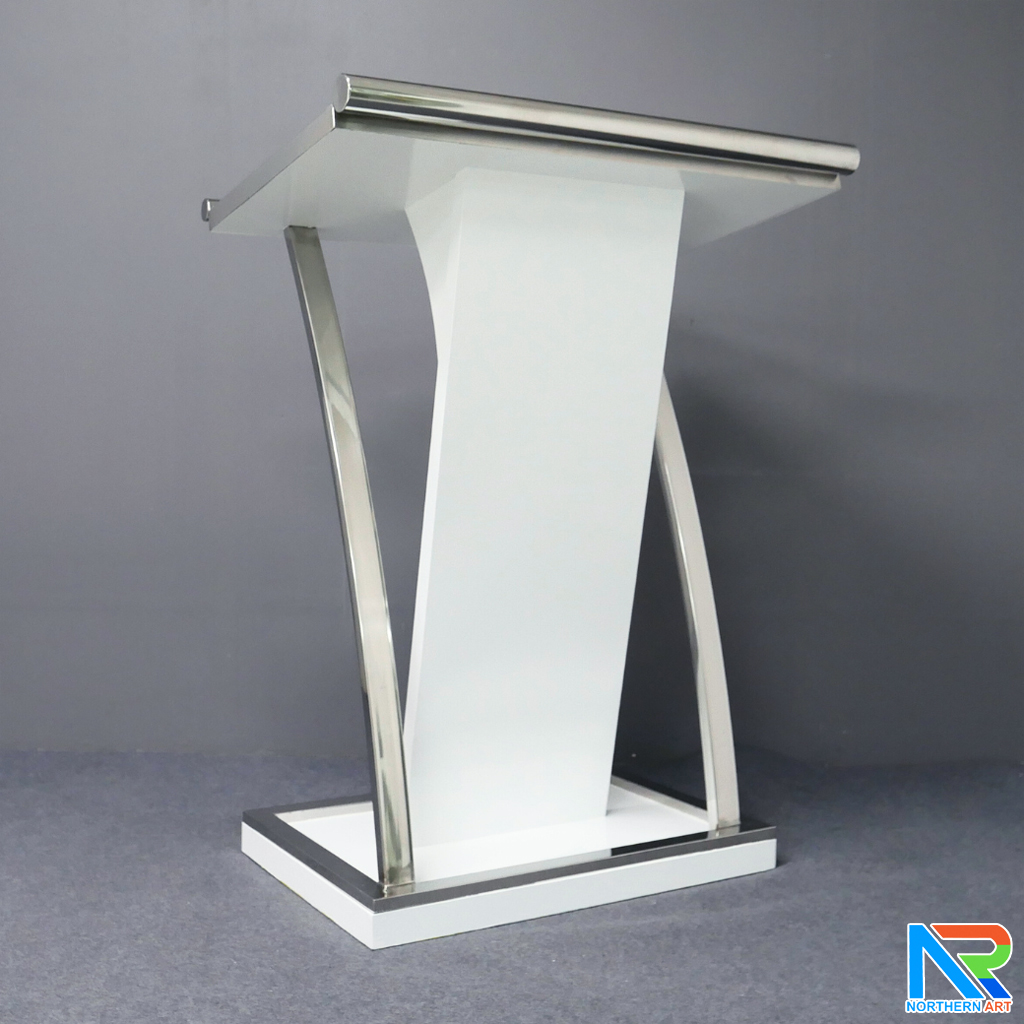 โพเดียมไม้ยืนคู่ Top หุ้มสแตนเลสยืนคู่ สีขาว ขนาด (W) 90x (L) 59 x (H) 120 cm. พร้อมตกแต่งเสาโค้งสแตนเลสเกรด 304