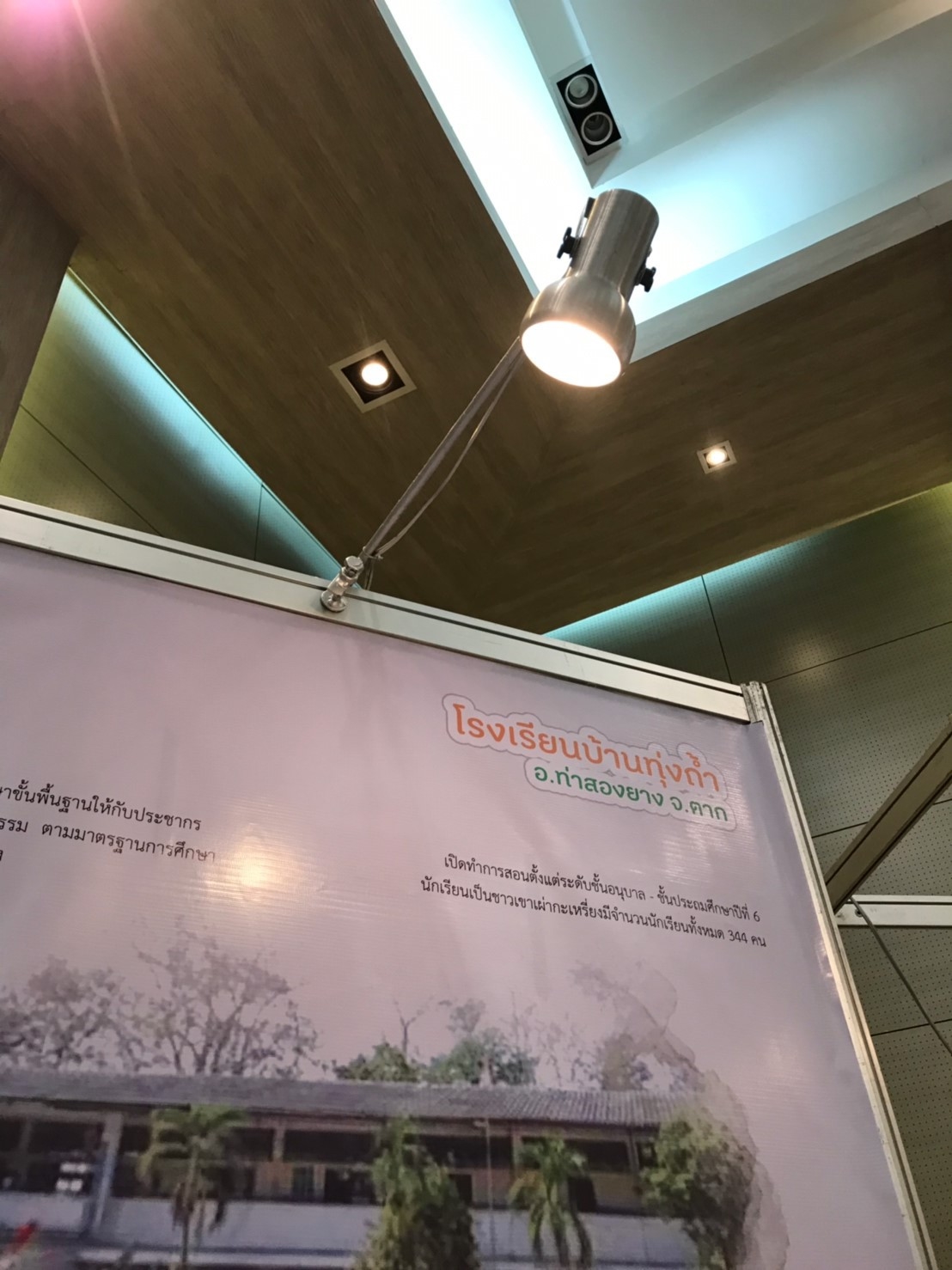 เช่าบอร์ดนิทรรศการ ไวท์บอร์ด แบบตั้งเดี่ยว ขนาด 100x200 ซม. บริการติดตั้งพร้อมรื้อถอน กทมฯและปริมณฑล