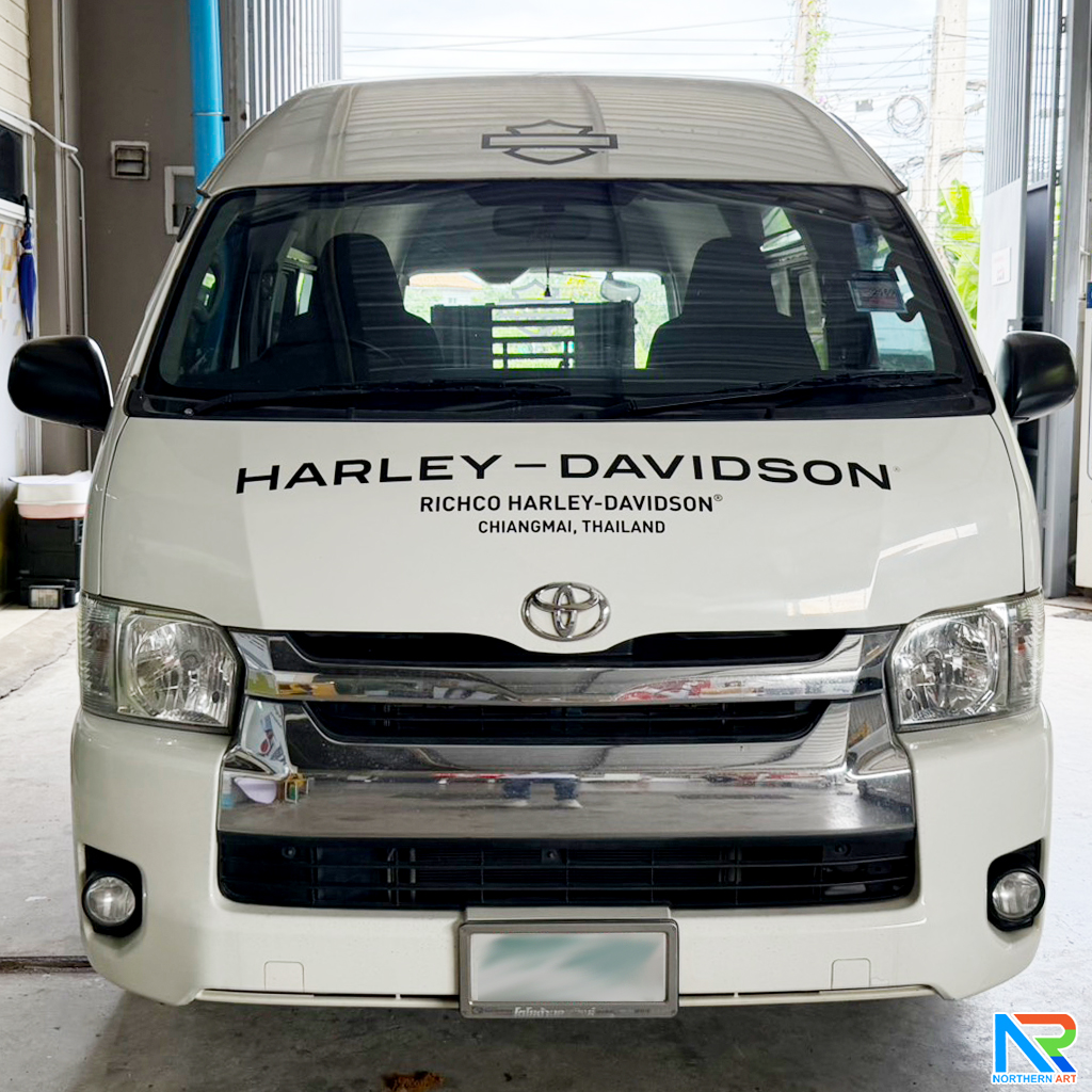 สติ๊กเกอร์ติดรถตู้ ไม่ทิ้งคราบกาว สั่งผลิตและติดตั้งตามแบบที่ต้องการ ติดได้ กรุงเทพ และ เชียงใหม่