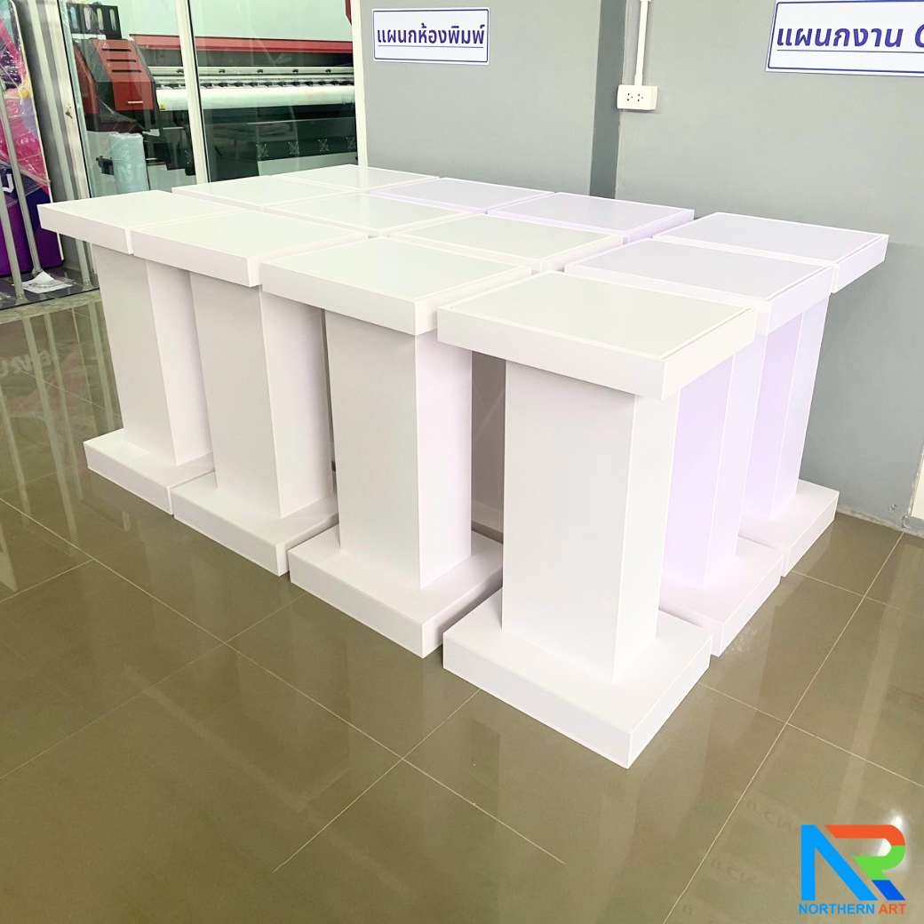 แท่นโชว์สินค้า ดีสเพลย์โชว์สินค้า สีขาว ขนาด (W)50 x (L)40 x (H)119 cm. ด้านบนครอบด้วยอะคริลิคใส4ด้าน