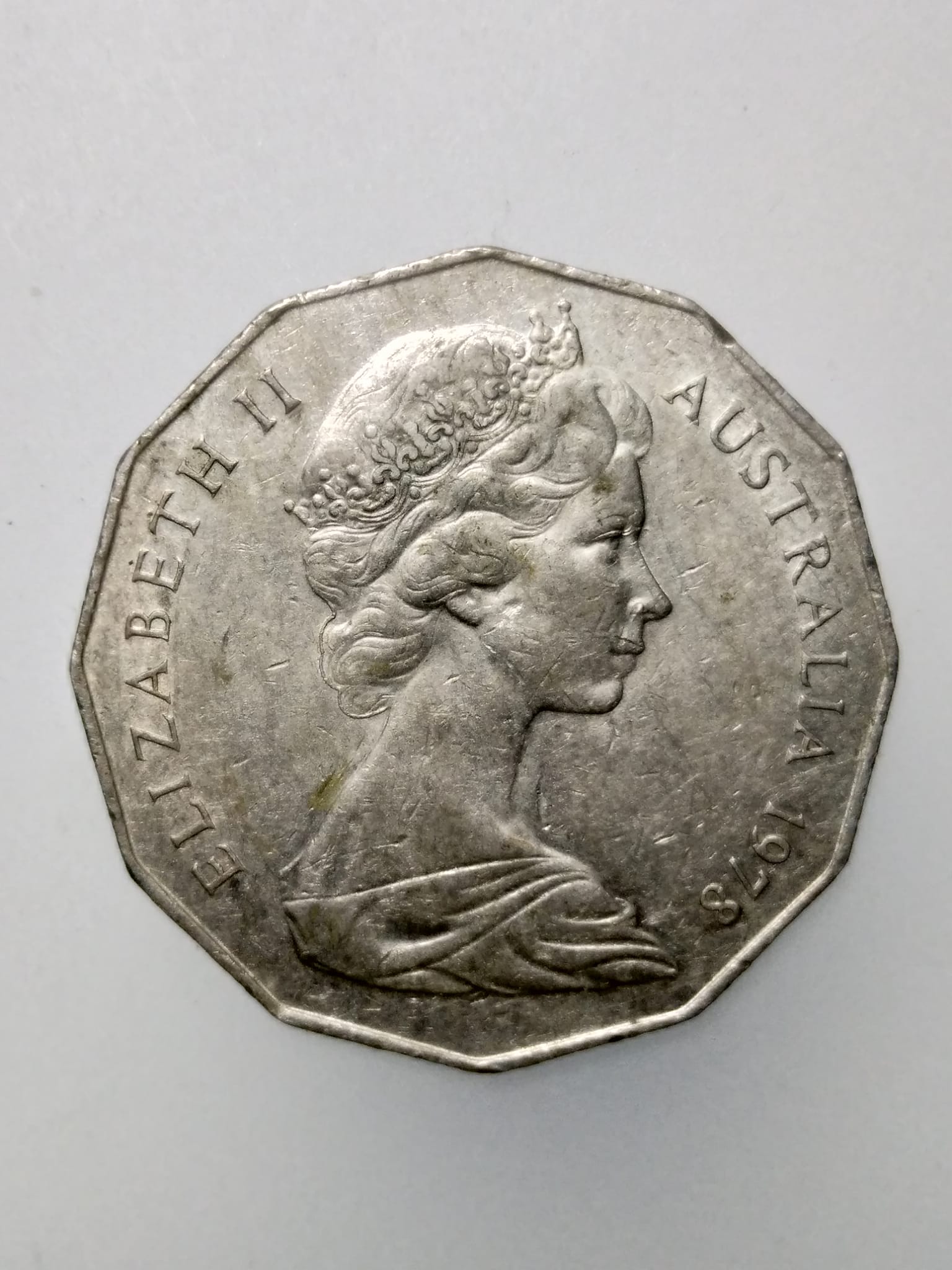 E071 เหรียญ 50 ออสเตรเลีย ปี1978 ด้านหน้า Queen Elizabeth II ด้านหลัง จิงโจ้ สัตว์ประจำชาติออสเตรเลีย (50c)