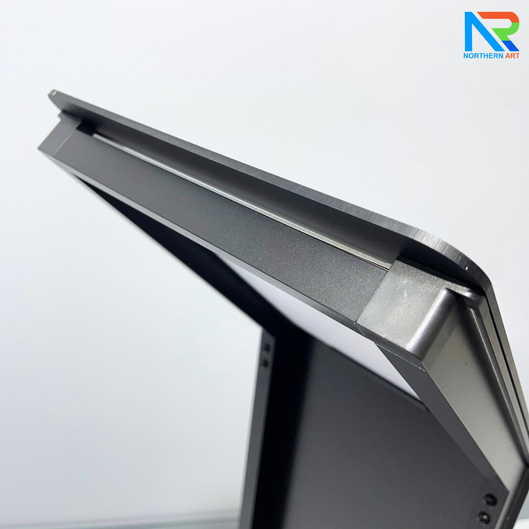 โปสเตอร์สแตนด์ตั้งพื้น รุ่นโชว์รูมรถ ขนาด A4 สีดำ สอดงานพิมพ์ด้านบน เปลี่ยนงานพิมพ์ง่าย ฐานมั่นคงแข็งแรง