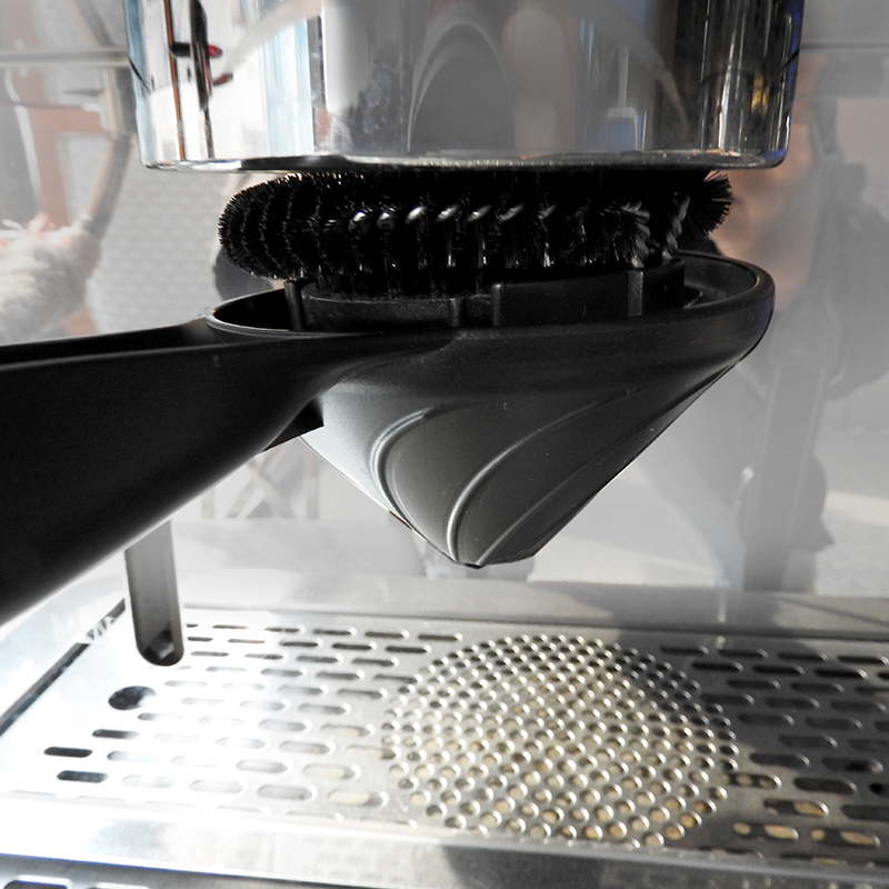 Brush for cleaning the brewing head, brush for cleaning the brewing machine