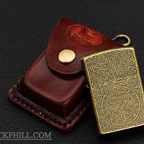 ซองหนังใส่ ZIPPO ซองหนังแท้สำหรับใส่ไฟแชค ZIPPO HANDMADE 100% By BACKFHILL. สีน้ำตาลเข้ม