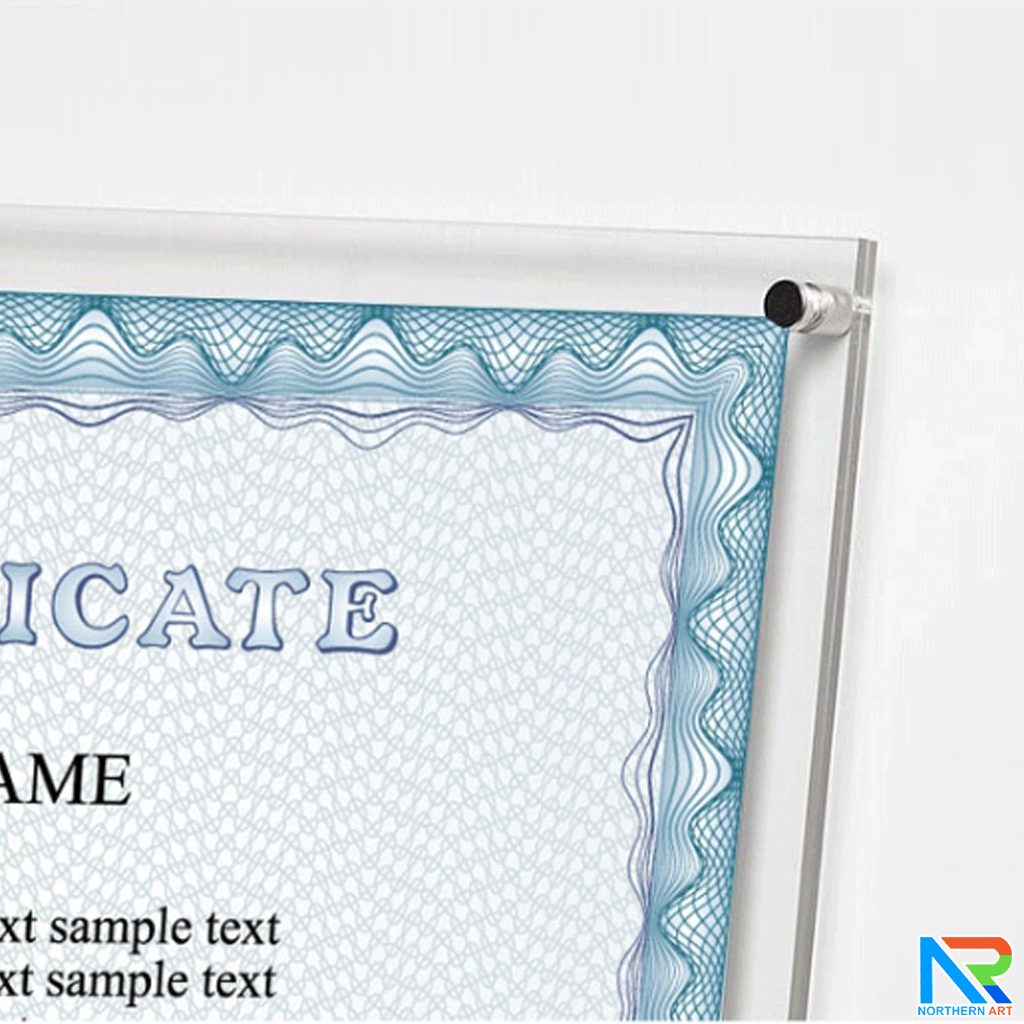 กรอบรูป อะคริลิคใสติดผนัง อะคริลิคสองแผ่นประกบกันยึดแน่นด้วยหมุดทั้ง 4 มุม รูปภาพใส่ตรงกลางระหว่างอะคริลิค ติดตั้งง่าย