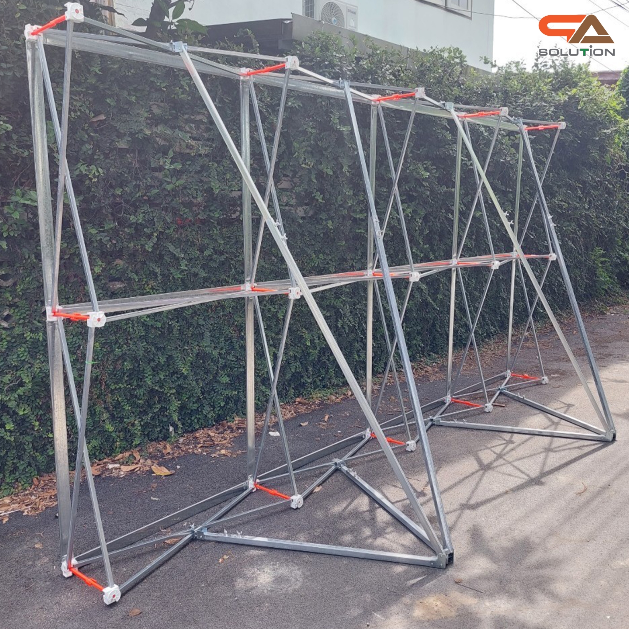 VINYL BACKDROP OUTDOOR แบคดรอปไวนิล รุ่น 2x4 ขนาด (W)400 x (H)200 cm. โครงอะลูมิเนียมพร้อมขาค้ำยัน ถอดประกอบได้ เหมาะกับงานภายนอกอาคาร