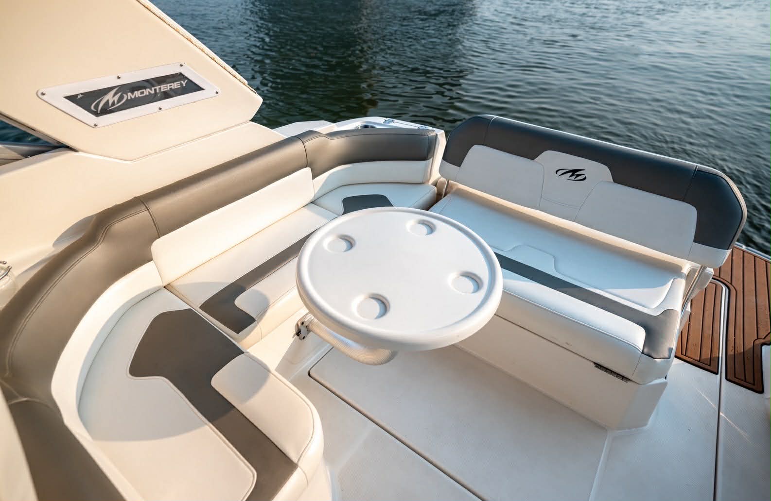 🚤💦 เรือสปอร์ตคาบินหรู Monterey 275 ปี 2014