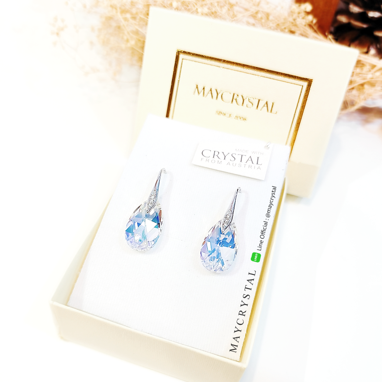 ต่างหูคริสตัล จากประเทศออสเตรีย (Embellished with Crystals from Austria)