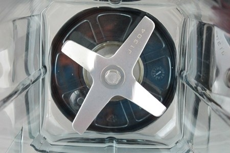 เครื่องปั่นน้ำผลไม้ ปั่นสมูทตี้ JTC 1200W (TM767)