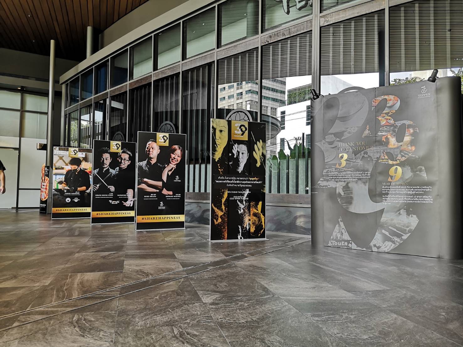 เช่าบอร์ดนิทรรศการ เช่าป้ายประชาสัมพันธ์ ขนาด 100x200 cm.โชว์งานพิมพ์ 2 ด้าน แข็งแรง มั่งคง พร้อมติดตั้งหน้างาน