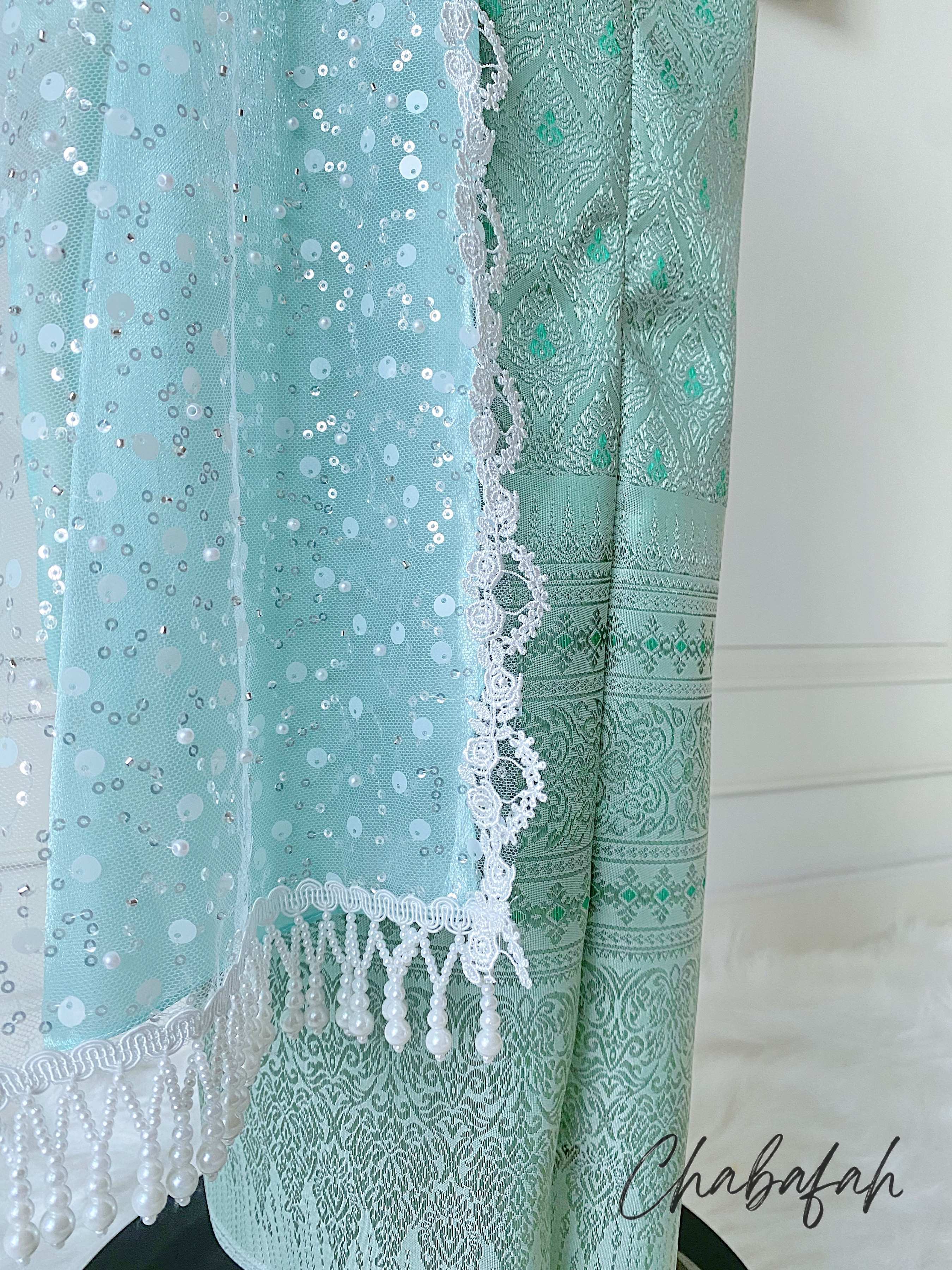 เดรสชุดไทยสไบเฉียง สีเขียวมิ้นท์ แบรนด์ Chabafah พร้อมเครื่องประดับ 3 ชิ้น