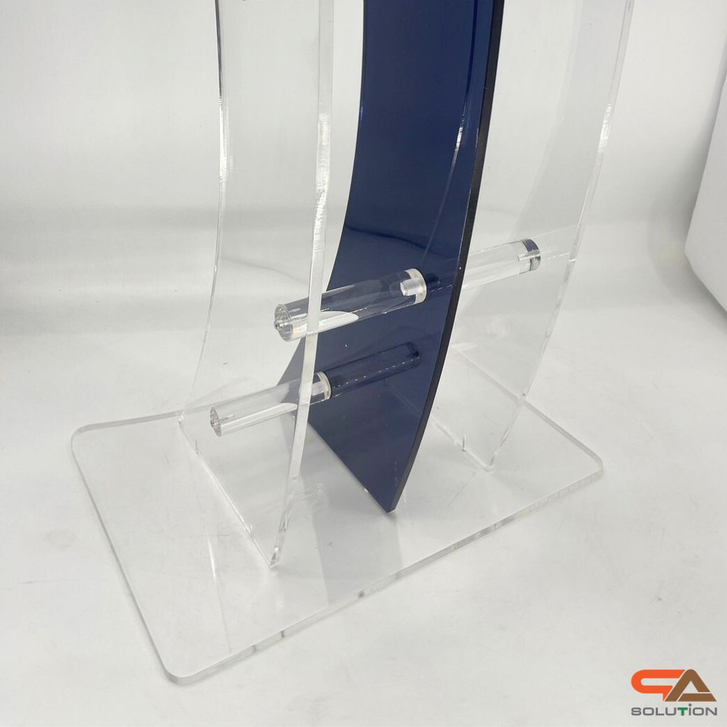 โพเดียมอะคริลิคใส และอะคริลิคสีน้ำเงิน ขนาด(W)60 x (L)42 x (H)113 cm. TOP เอียงพร้อมกันตก