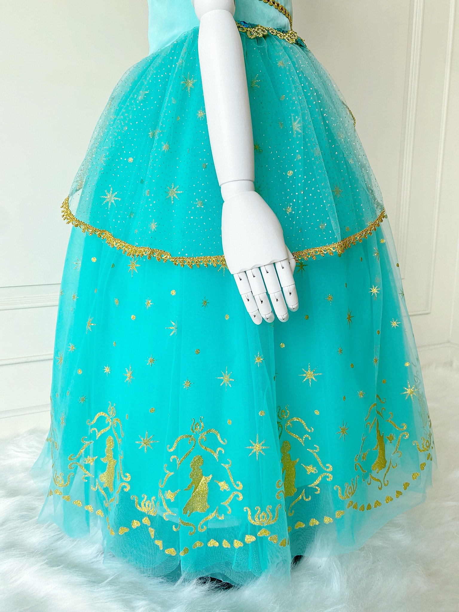 ชุดเจ้าหญิงจัสมิน (Jasmine) รุ่นกระโปรงบานยาว พร้อมเครื่องประดับผมสร้อยสีทองประดับพลอย