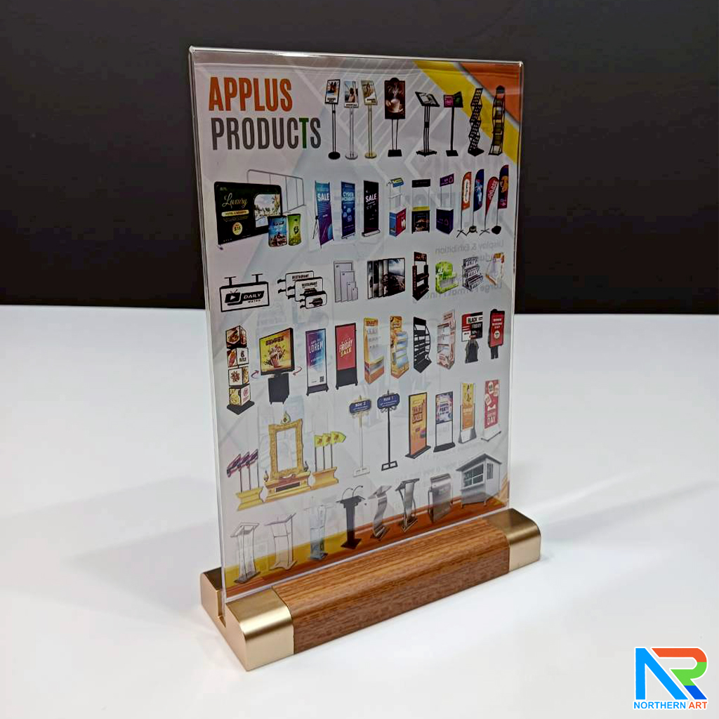 ป้ายตั้งโต๊ะ ฐานไม้ พร้อมอะคริลิคใส สอดงานพิมพ์ด้านข้าง โชว์งานพิมพ์ 2 ด้าน