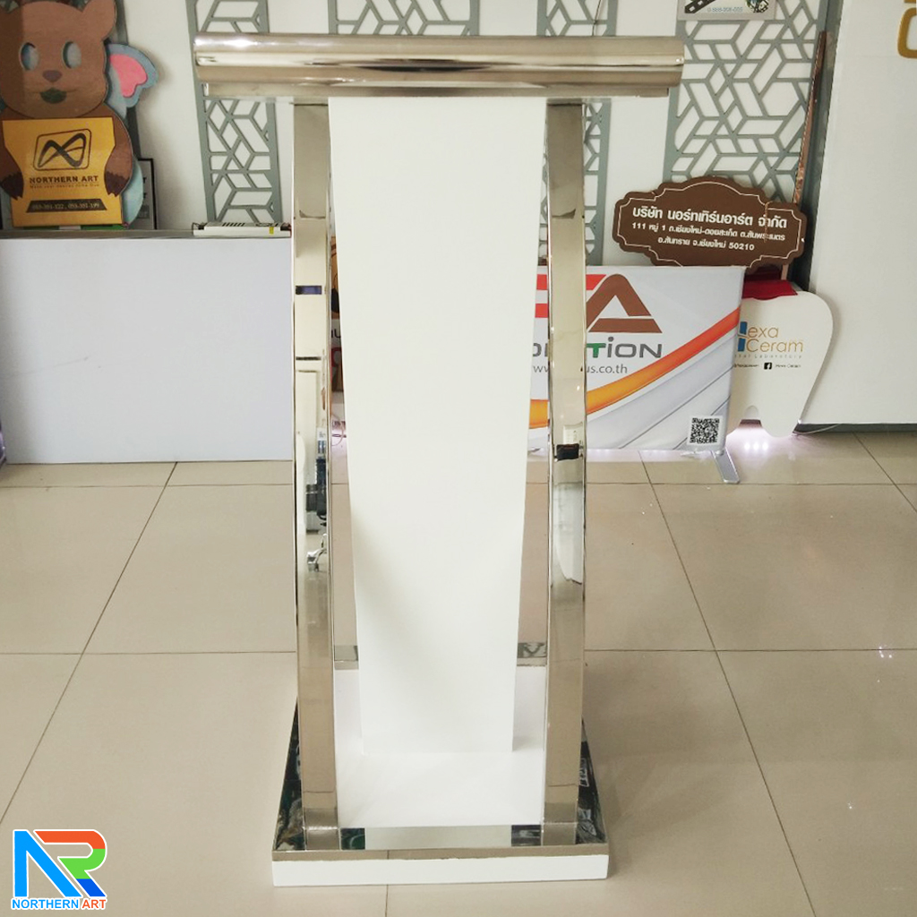 โพเดียมไม้จริง สีขาว PD-01 ขนาด (W) 48x (L) 51 (H) 120 cm Top หุ้มสแตนเลส เกรด 304 พร้อมตกแต่งเสาโค้งสแตนเลส