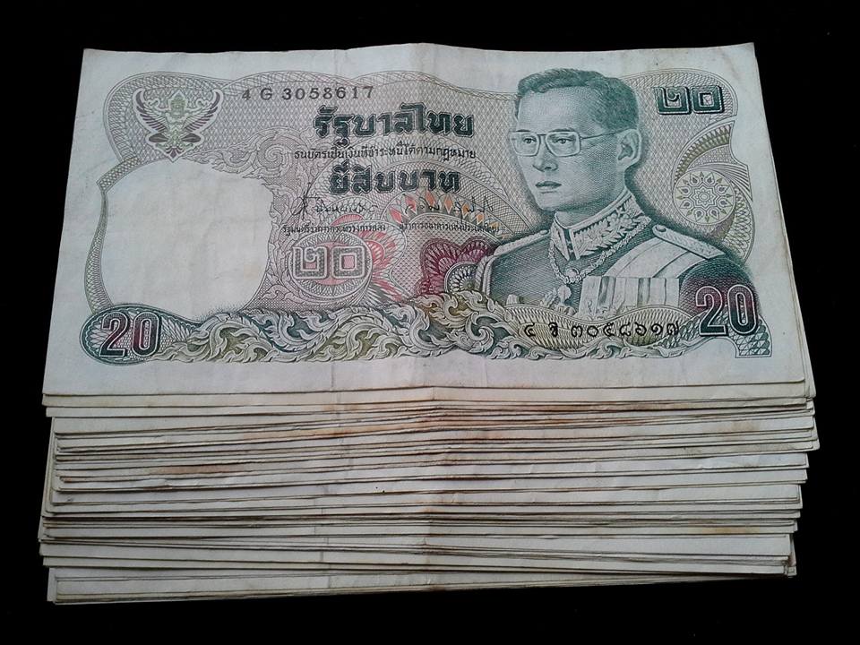 ธนบัตร 20 บาท แบบ 12 ผ่านการใช้งานสภาพยังดีไม่มีขาด ขาย 2ใบ100 สงวนสิทธิ์ในการเลือกนะครับ
