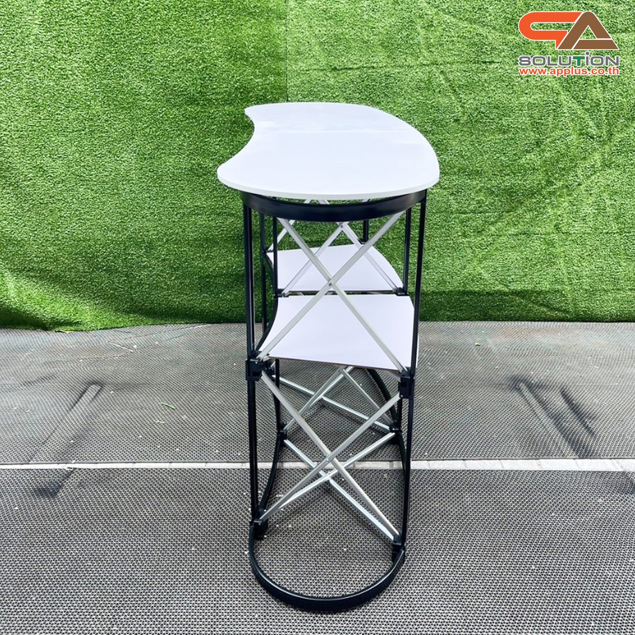 เคาน์เตอร์ออกบูธ รุ่นโค้ง TOPสีขาว มีชั้นวาง ขนาด (W)131 x (D)39 x (H) 87 cm.โครงอะลูมิเนียม พับเก็บได้ เคลื่อนย้ายสะดวก