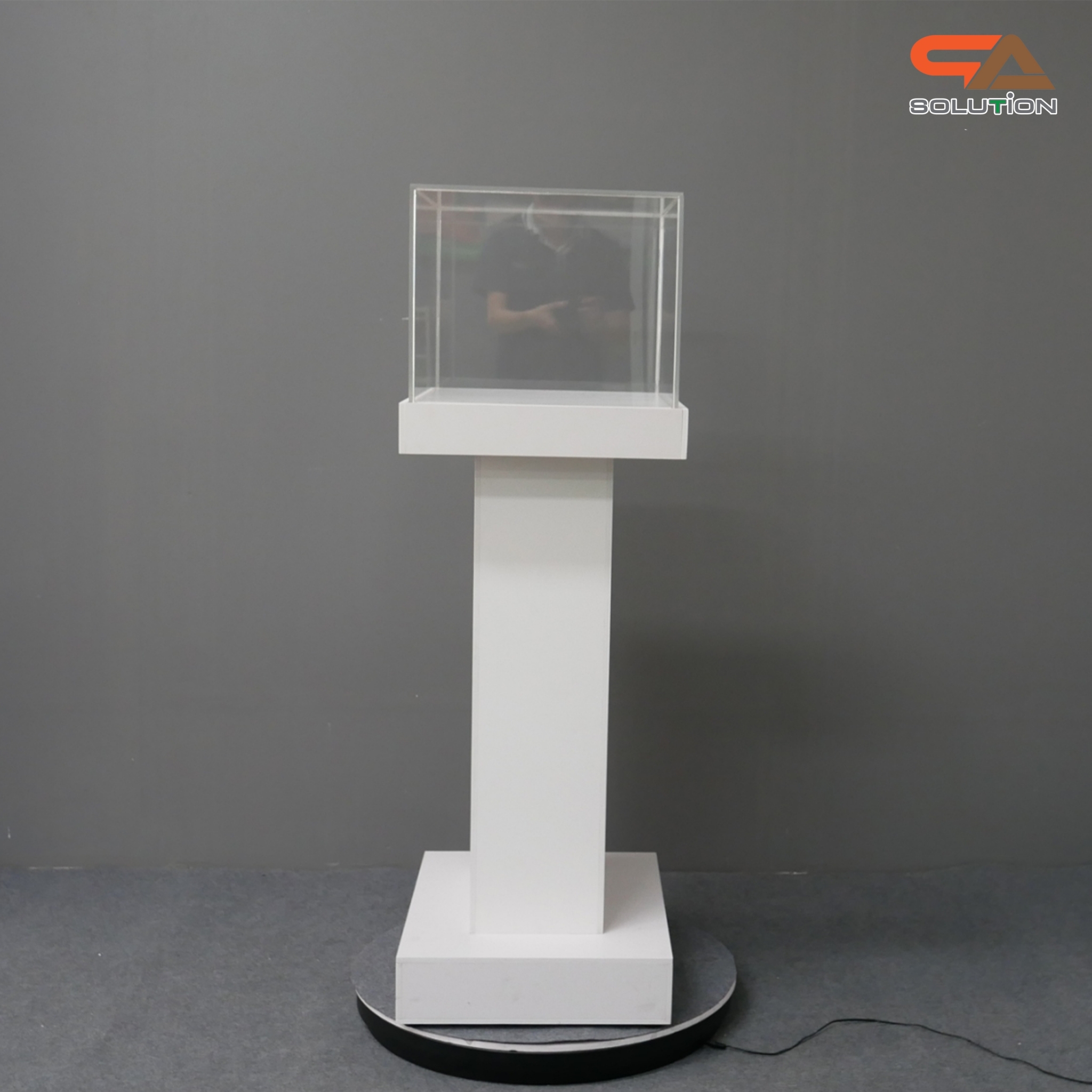 แท่นโชว์สินค้า ดีสเพลย์โชว์สินค้า สีขาว ขนาด (W)50 x (L)40 x (H)119 cm. ด้านบนครอบด้วยอะคริลิคใส4ด้าน