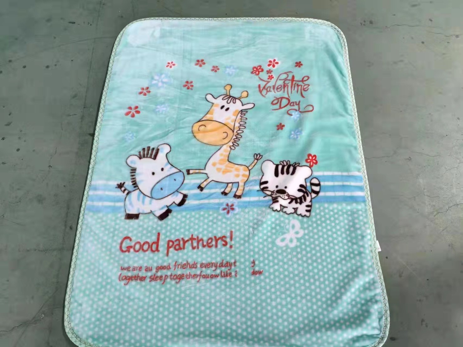 ผ้าห่มเด็กกำมะหยี่กุ้นขอบ เกรดA 100*130 cm 70ผืน คละลายคละสี