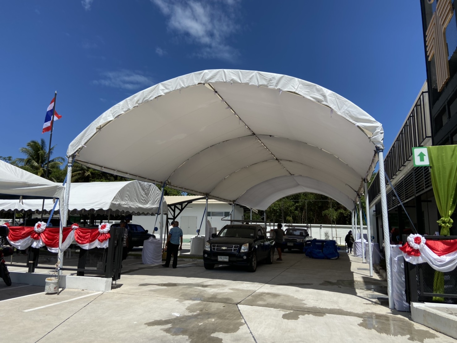 เต็นท์โดม ขนาดกว้าง 8 เมตร ความยาวไม่จำกัด ทรงโค้งสีขาวเหมาะสำหรับงานจัดงานทุกประเภท