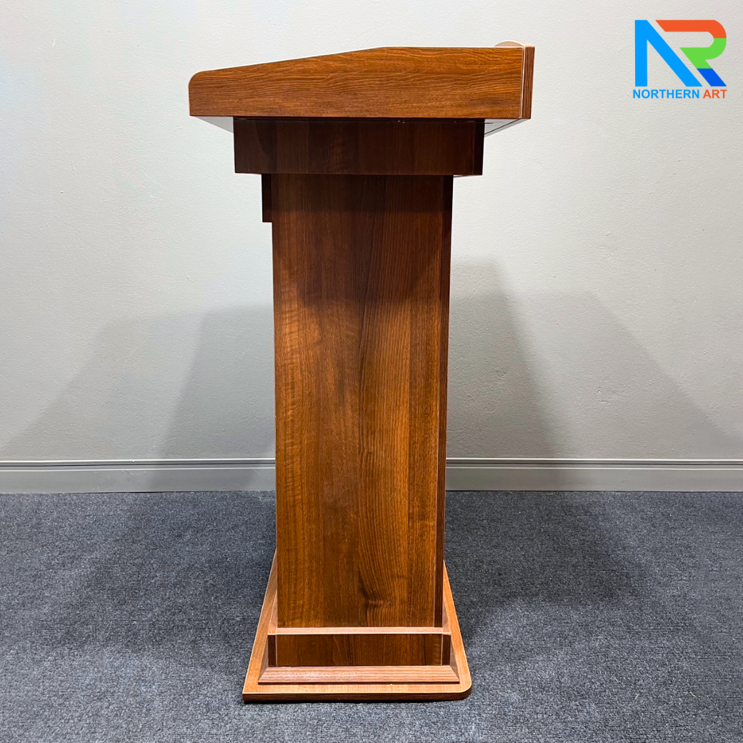 โพเดียมไม้ ลายไม้สีสัก ขนาด (W)60 x (D)50 x (H)110 cm. พร้อมชั้นวางของ