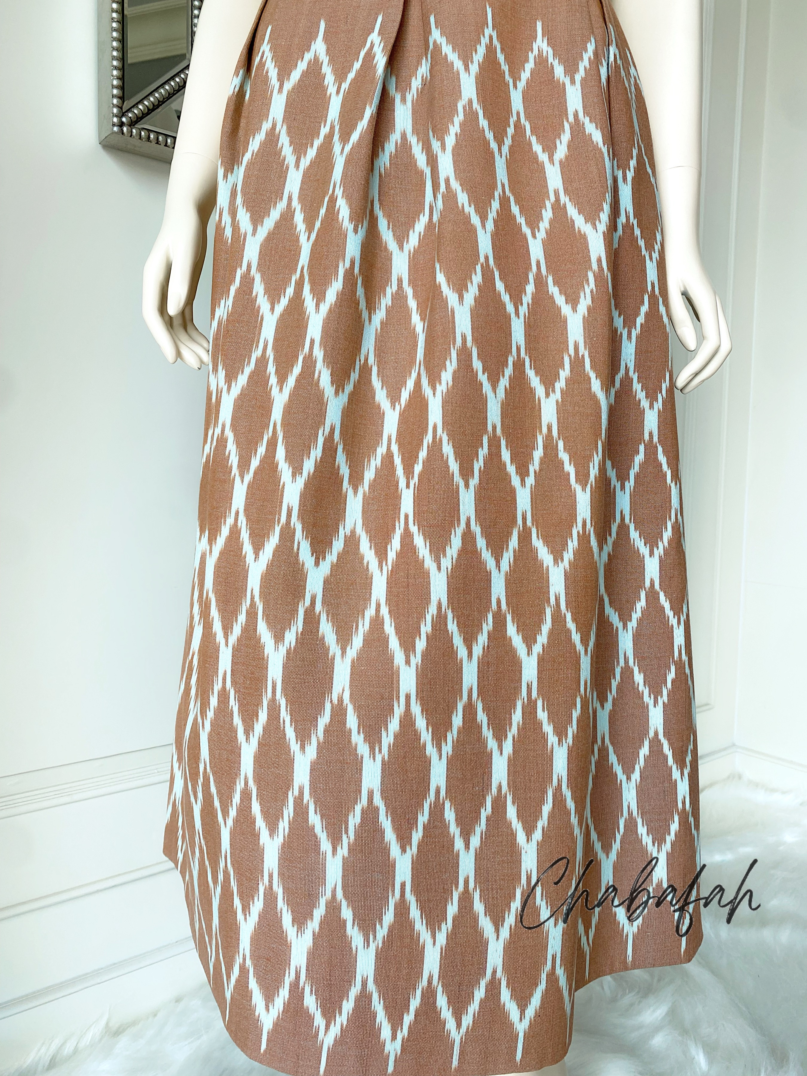 (No. 027) กระโปรงผ้าฝ้ายไทยทอมือ สีน้ำตาลทอลายกราฟฟิค สวยผู้ดีมากๆ ทรงทวิส แบรนด์ Chabafah (ชบาฟ้า)