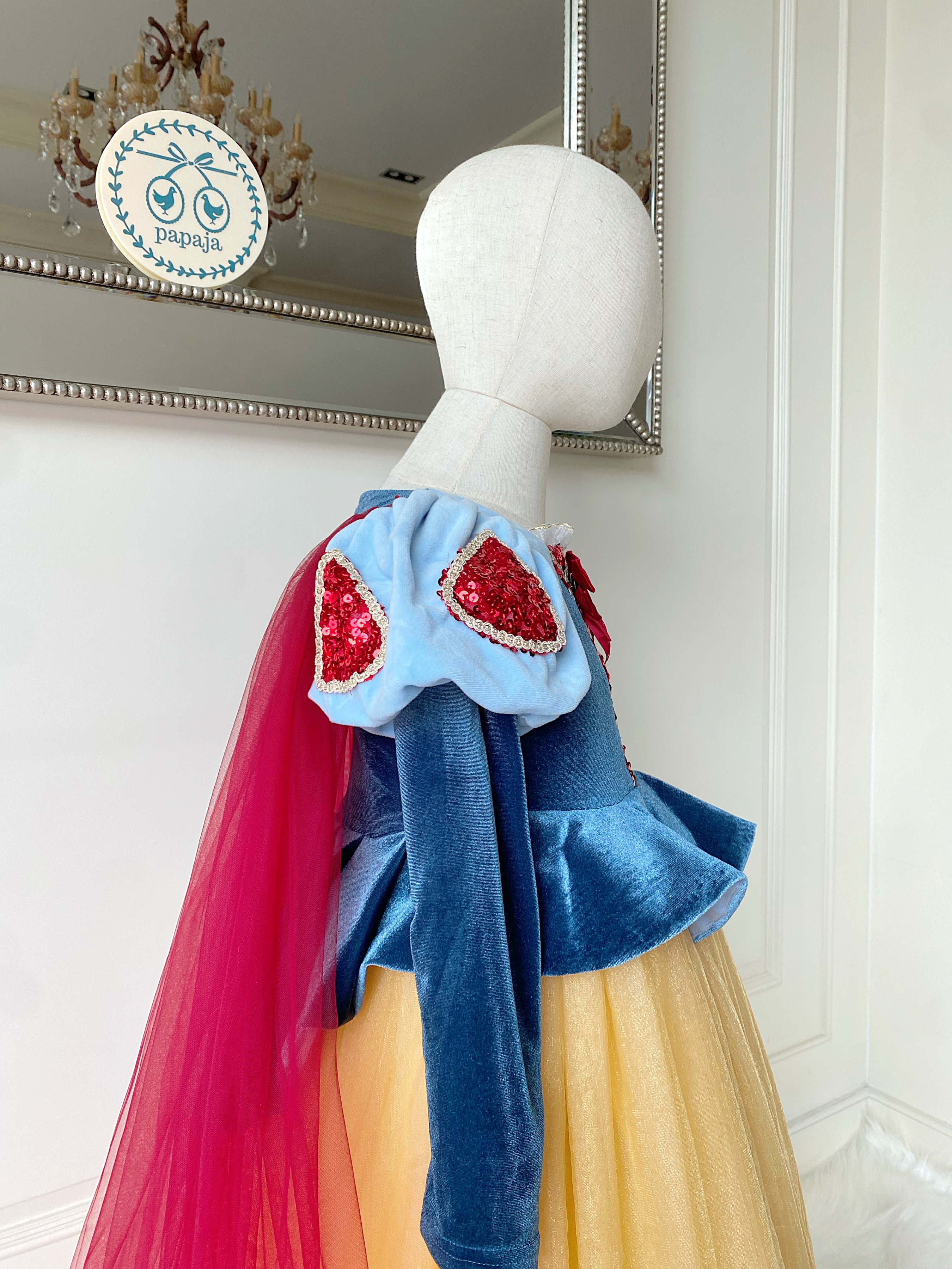 ชุดเจ้าหญิงสโนวไวท์ ต้วชุดด้านบนใ้ช้ผ้ากำมะหยี่เกาหลีเนื้อนุ่มมาก