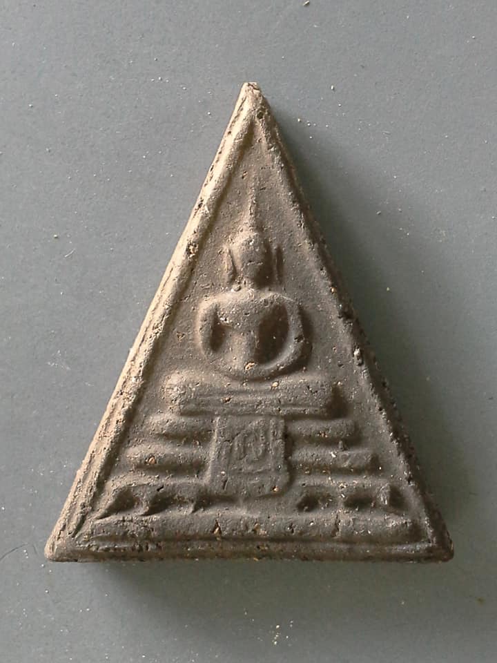 A083 พระสมเด็จสามเหลี่ยม(หายาก) เจ้าคุณเที่ยง วัดระฆังฯ กรุงเทพฯ ปี2507 สร้างจากเนื้อดินหุ่นหรือดินไทย