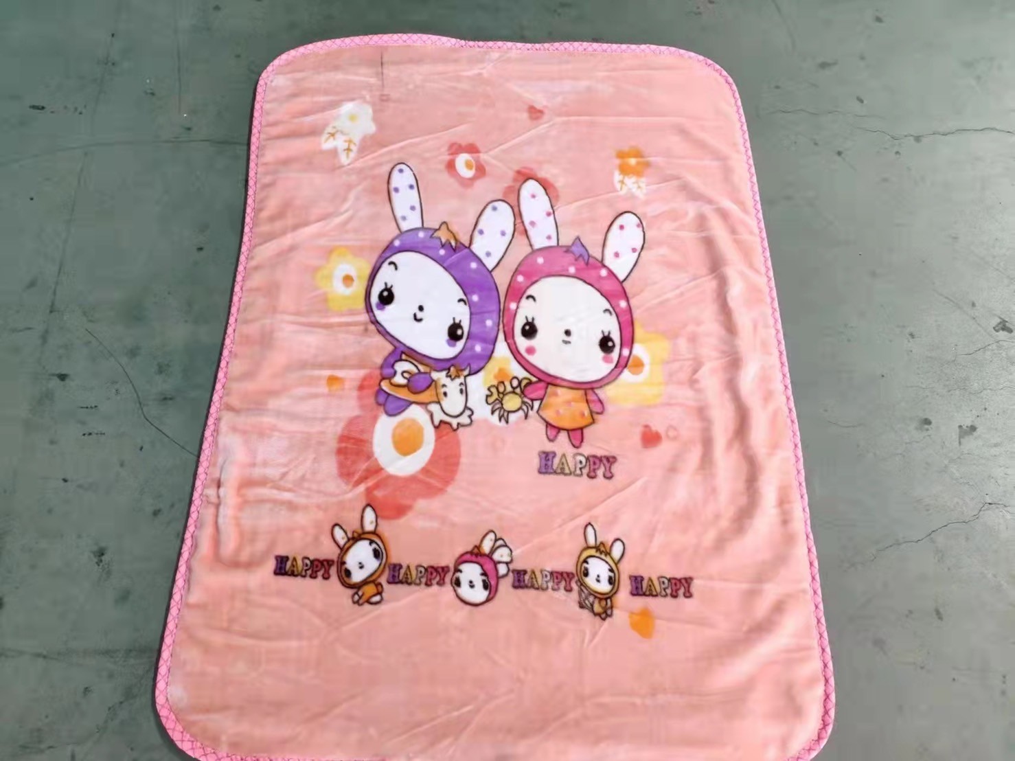 ผ้าห่มเด็กกำมะหยี่กุ้นขอบ เกรดA 100*130 cm 70ผืน คละลายคละสี