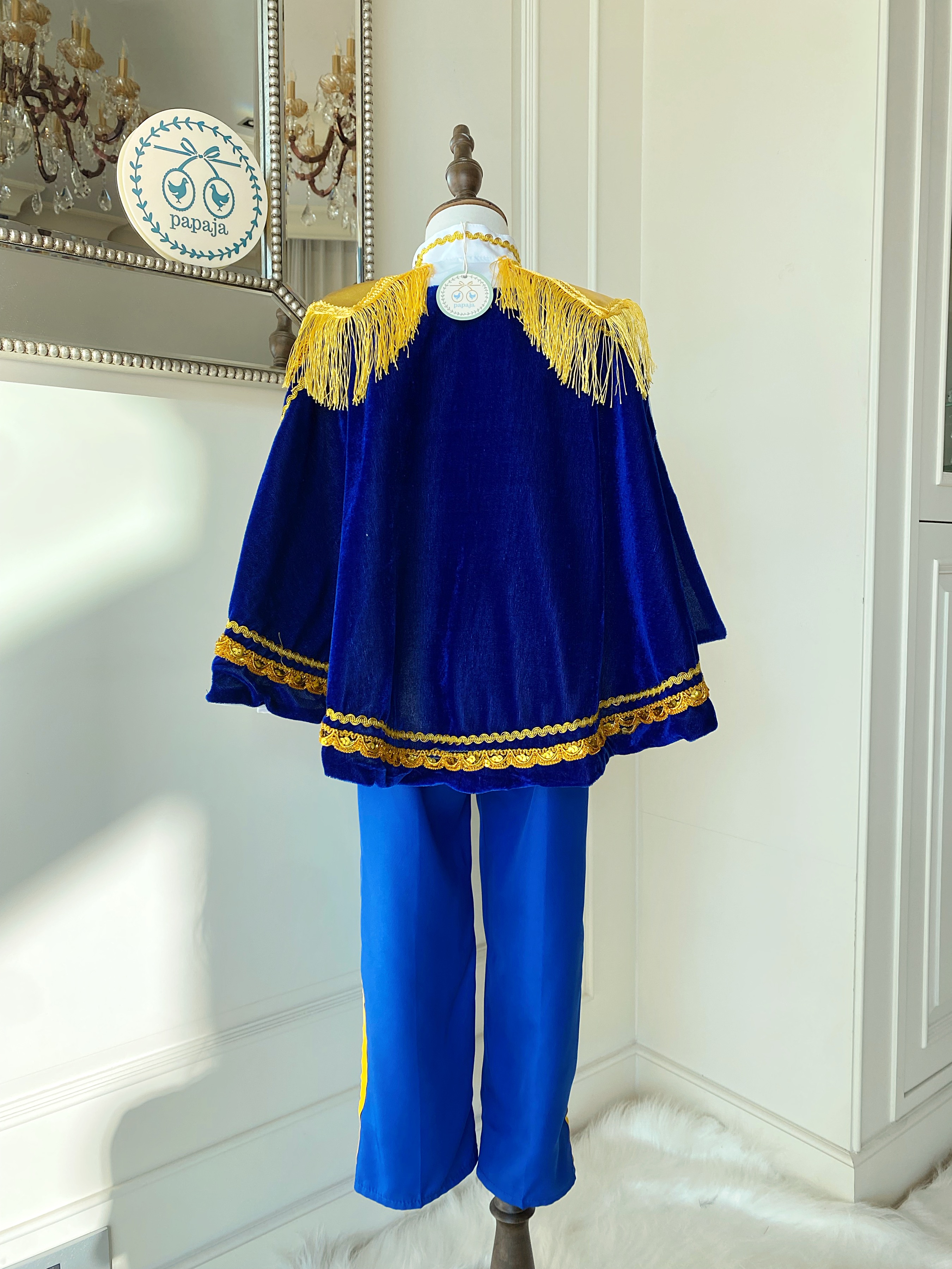 ชุดเจ้าชายรูปงามเสื้อขาวกางเกงสีน้ำเงิน ครบเซต ผ้าคลุม/มงกุฏ/คฑา/รองเท้าบูตเทียม