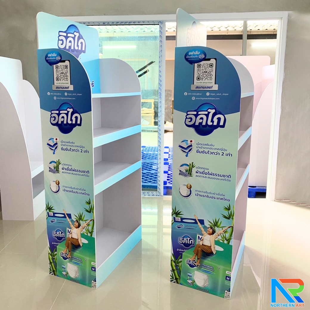 ชั้นวางสินค้าพลาสวูด 4 ชั้น ขนาด (W)65 x (D)37 x (H)167 cm. พร้อมงานพิมพ์ พลาสวูดหนา 5 มม. สั่งผลิตตามแบบ