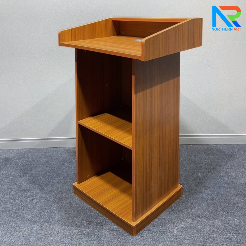 โพเดียมไม้ ลายไม้สีสัก ขนาด (W)63 x (D)50 x (H)111 cm. พร้อมชั้นวางของ