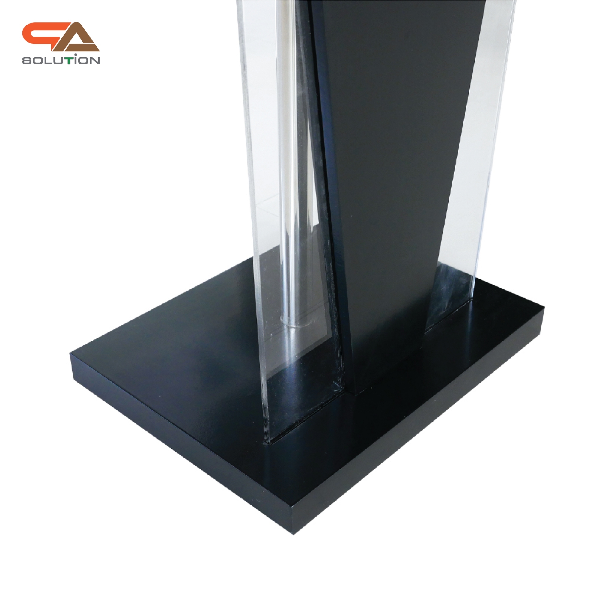 โพเดียมไม้สีดำ ทรงสามเหลี่ยม ขนาด (W) 45 x (L) 35 x (H) 120 cm. ด้านข้างอะคริลิคใส หนา 8 มม. ด้านหน้าอะคริลิคใส ติดหมุด สำหรับติดโลโก้