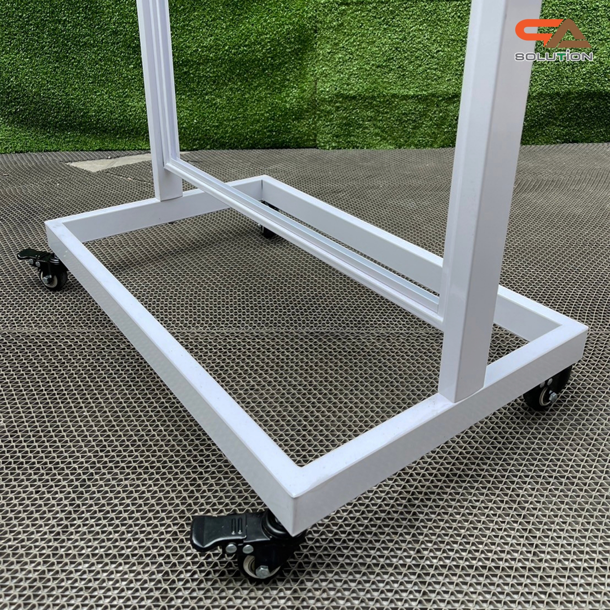 ป้ายตั้งพื้นเหล็ก กรอบคู่ สีขาว มีล้อ (W) 58 × (L) 73 x (H) 160 cm. สอดงานด้านบน โชว์ภาพ2ด้าน ถอดประกอบได้