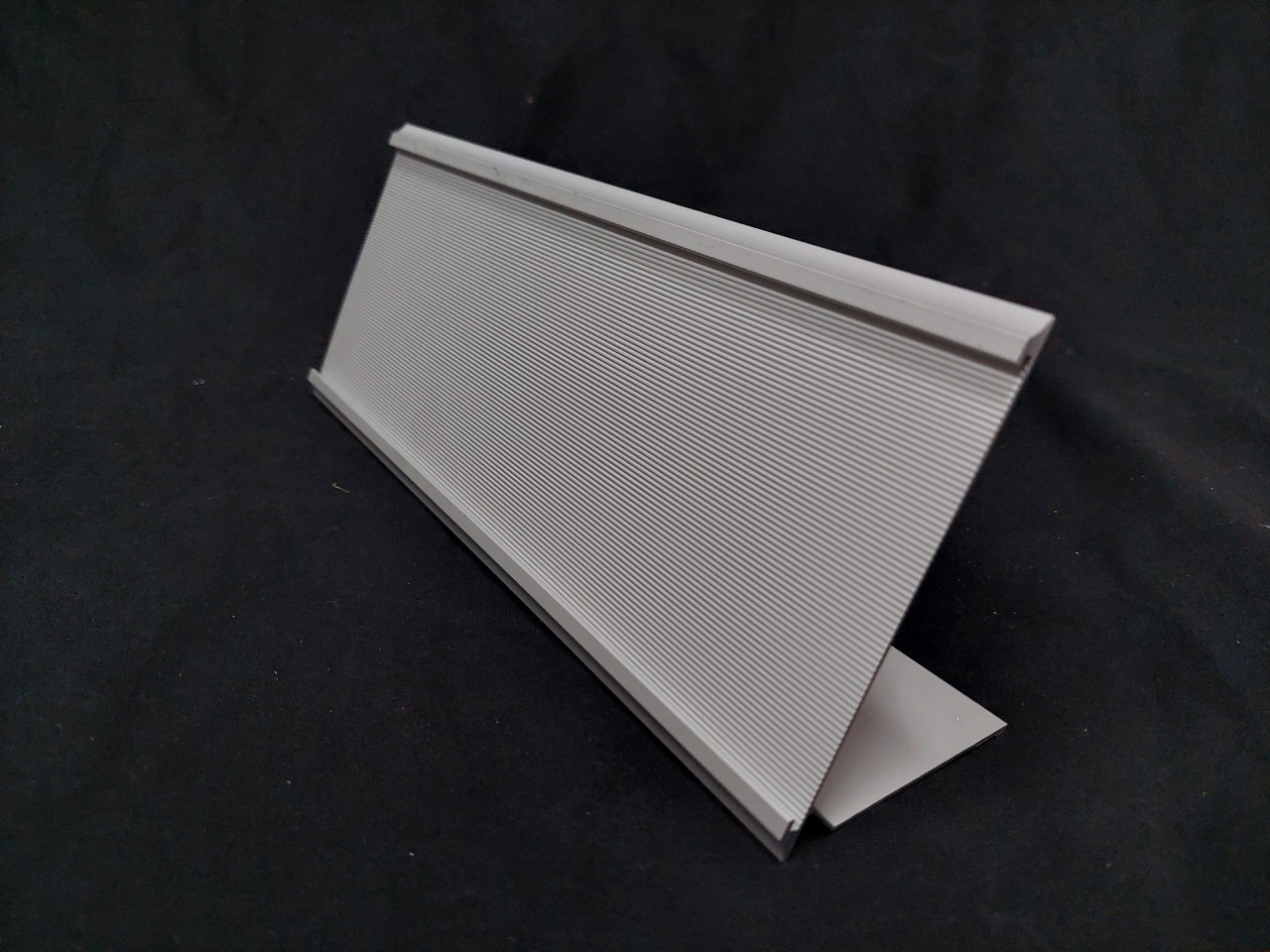 ป้ายชื่อตั้งโต๊ะ ป้ายสอด ขนาด 9.5x24 ซม. สีเงิน วัสดุ อะลูมิเนียม สีบรอนซ์เงิน