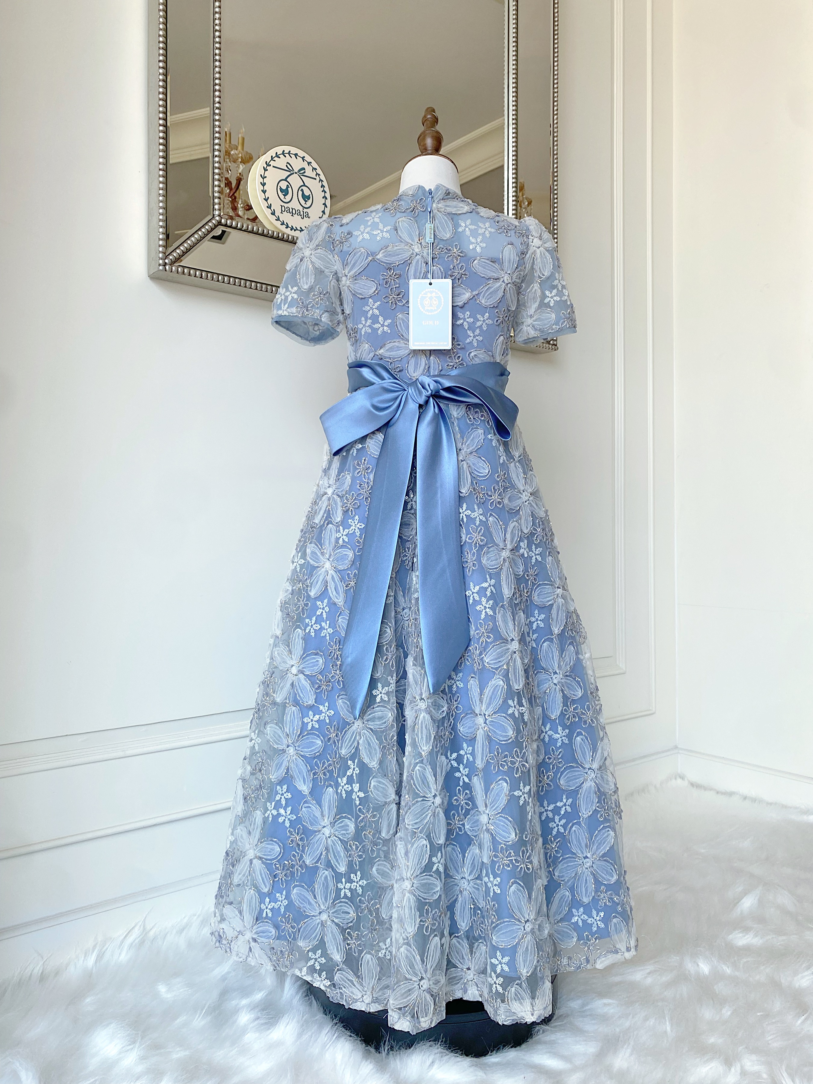 เดรสออกงานราตรียาวแขนตุ๊กตา (งานไฮพรีเมี่ยม) ผ้าลูกไม้ฉลุโทนสีฟ้าอมเทา ลุคผู้ดี สวยคลาสสิค