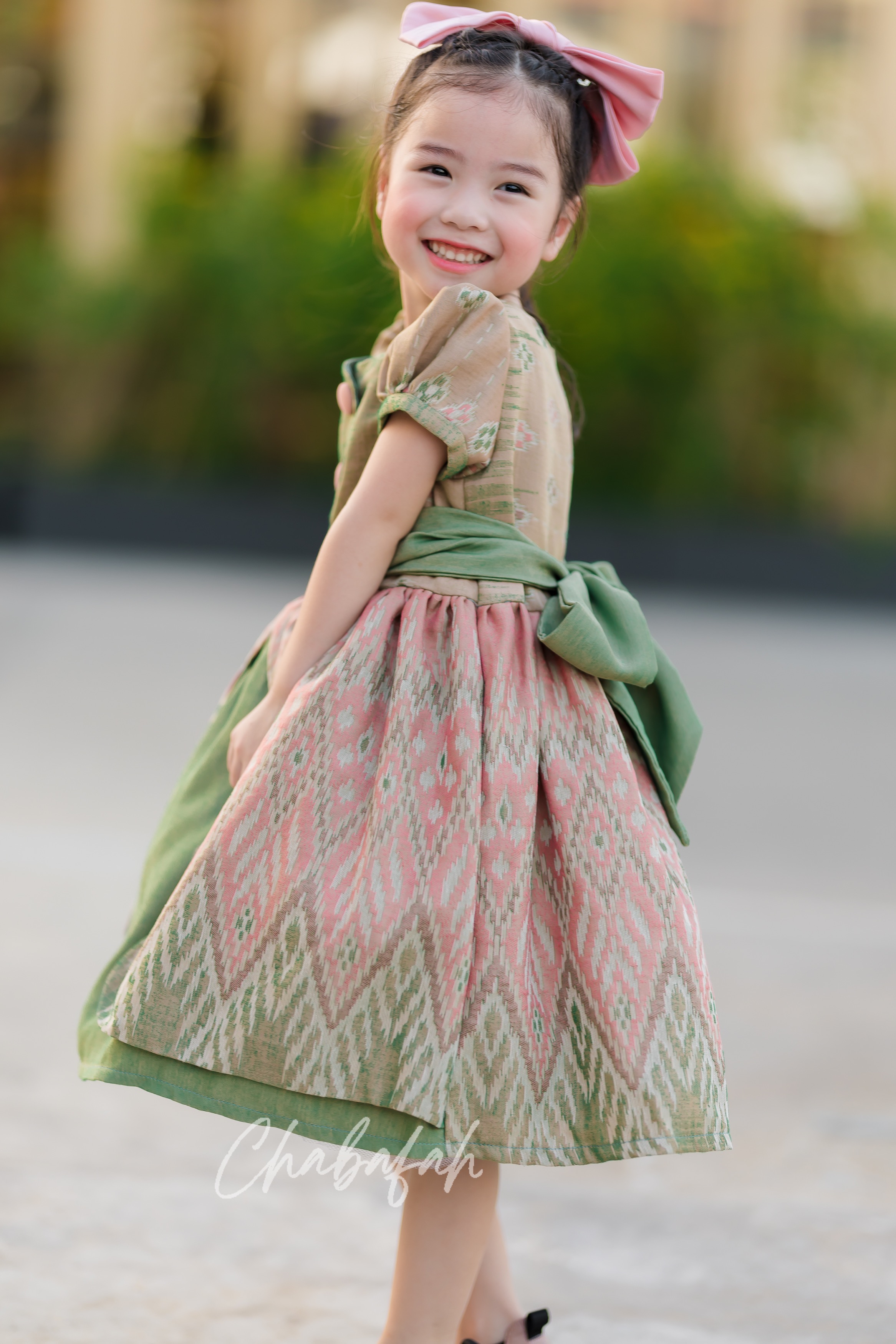 เดรสแขนตุ๊กตาผ้าไทย แบรนด์ Chabafah สีเขียวตุ่น