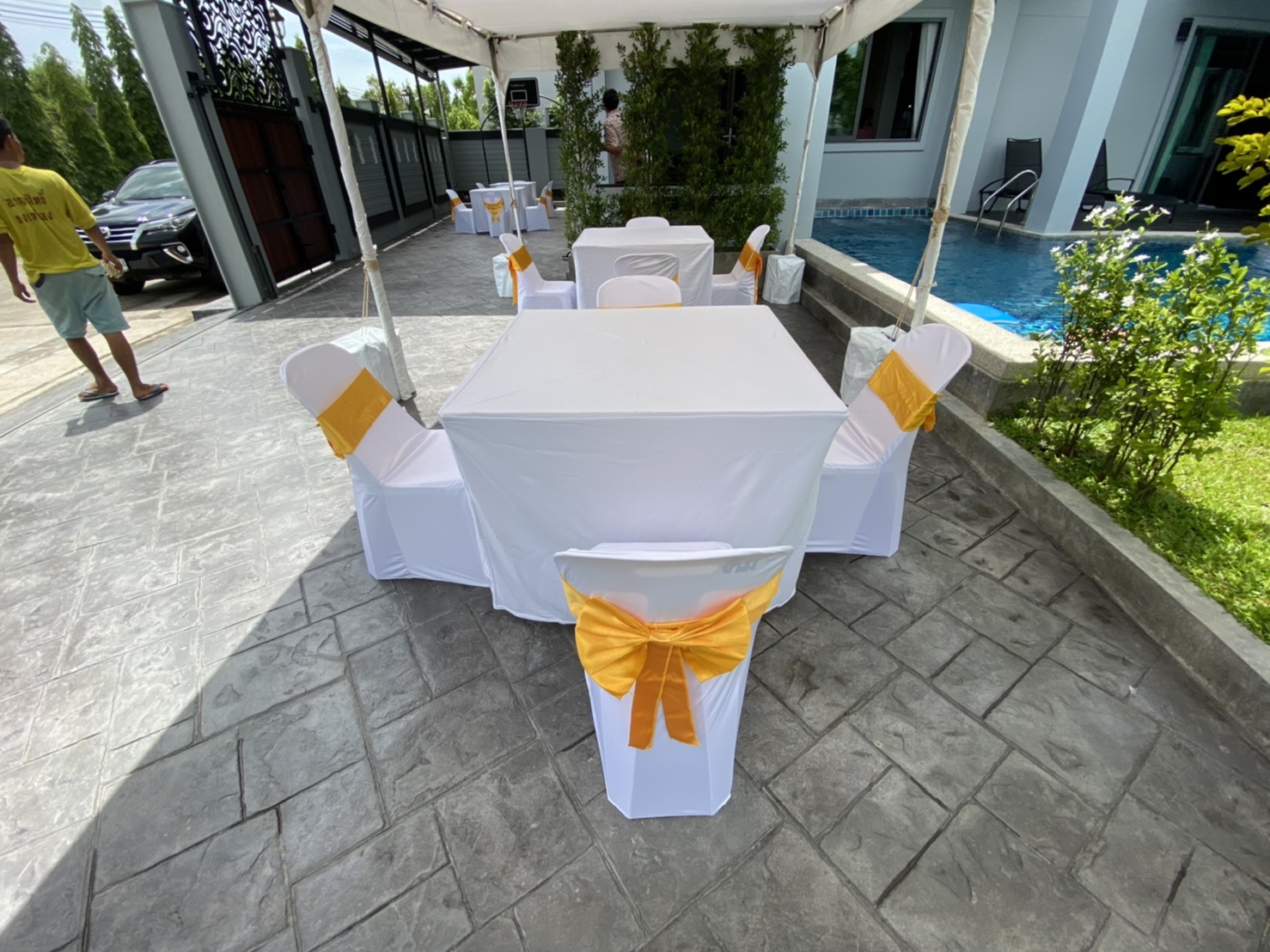 โต๊ะเหลี่่ยม1เมตร พร้อมเก้าอี้ (โต๊ะไม้) เหมาะสำหรับงานจัดเลี้ยงประเภทต่างๆ