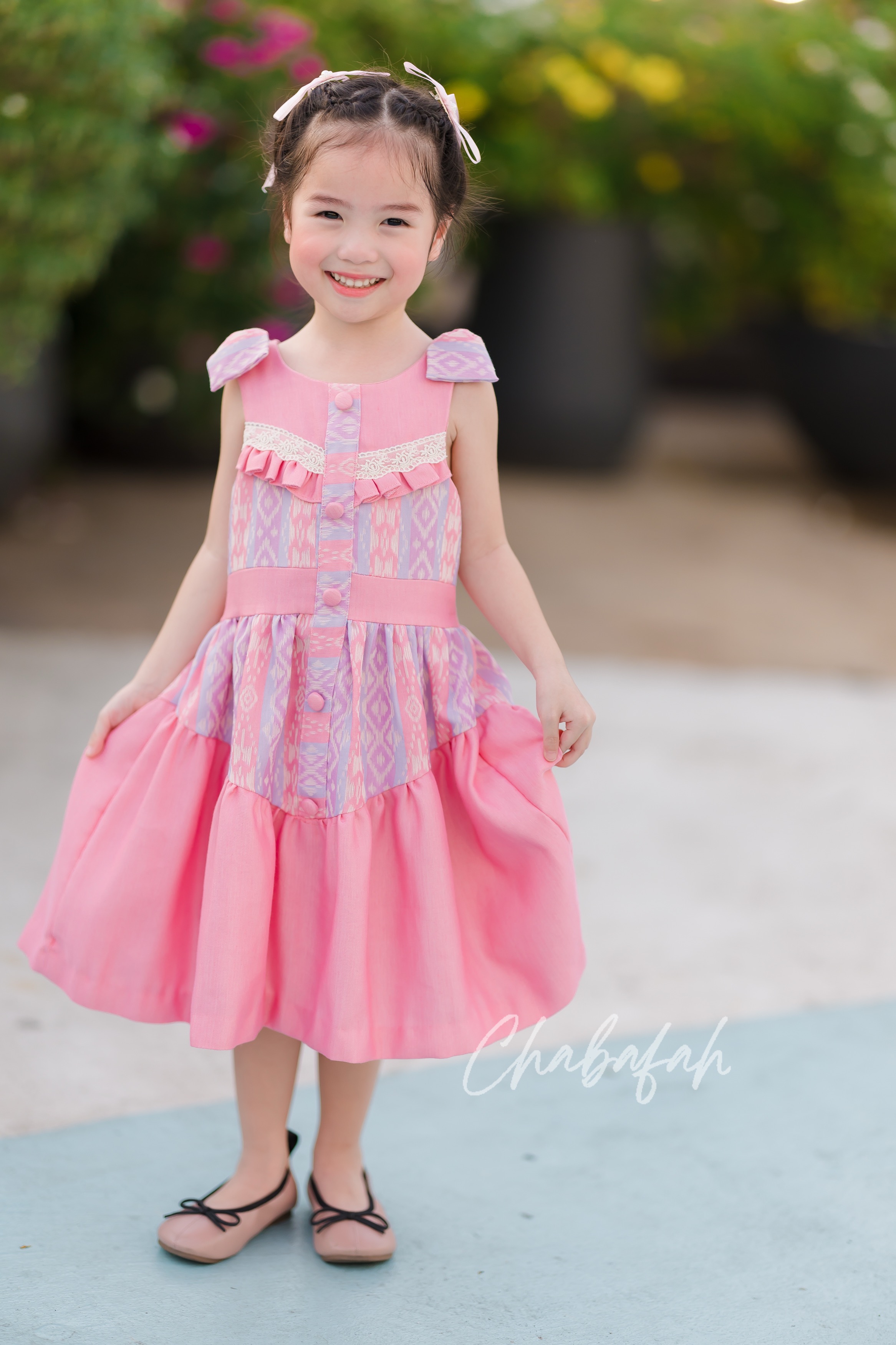 เดรสแขนกุดผ้าไทย แบรนด์ Chabafah สีชมพูหวาน