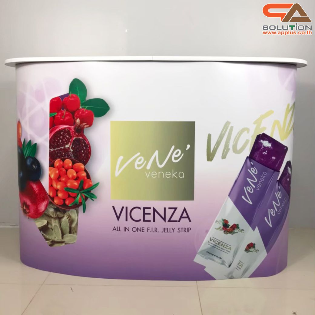 เคาน์เตอร์ออกบูธ รุ่นโค้ง TOPสีขาว มีชั้นวาง ขนาด (W)131 x (D)39 x (H) 87 cm.โครงอะลูมิเนียม พับเก็บได้ เคลื่อนย้ายสะดวก